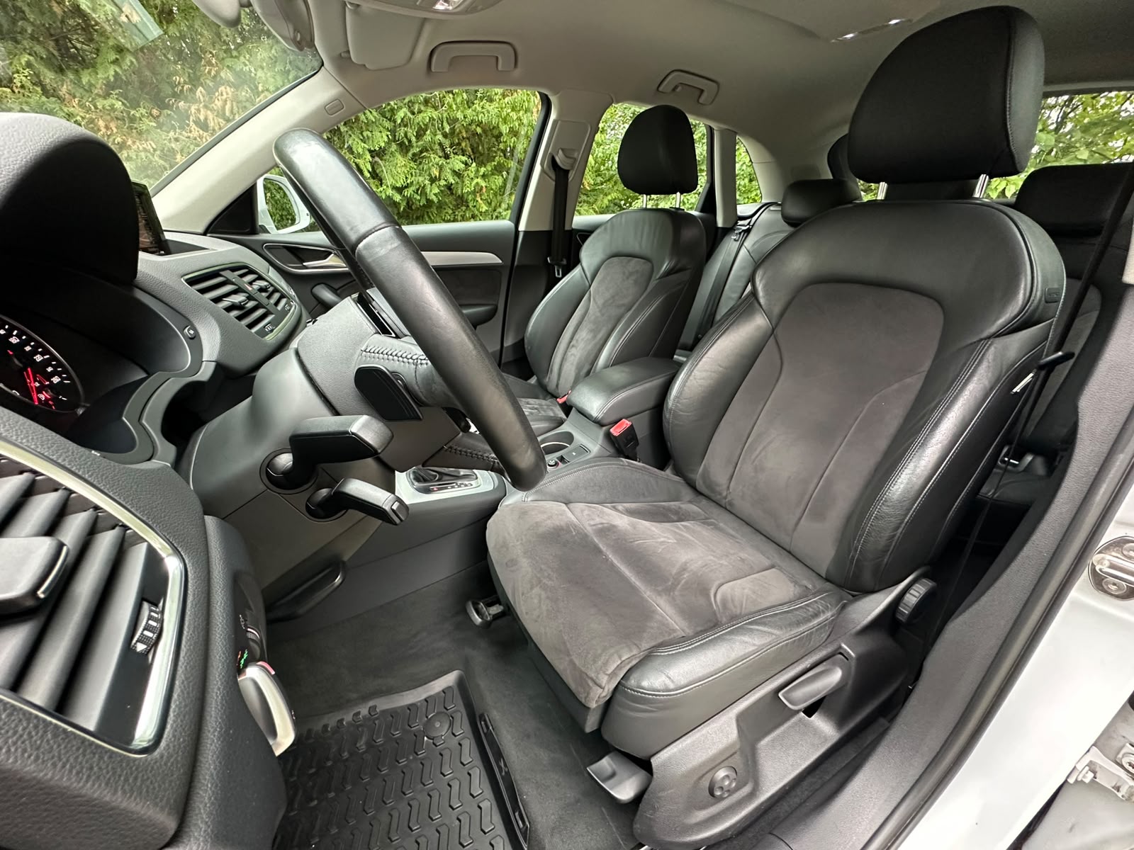 AUDI Q3 2.0 TDI quattro S-tronic-image-10