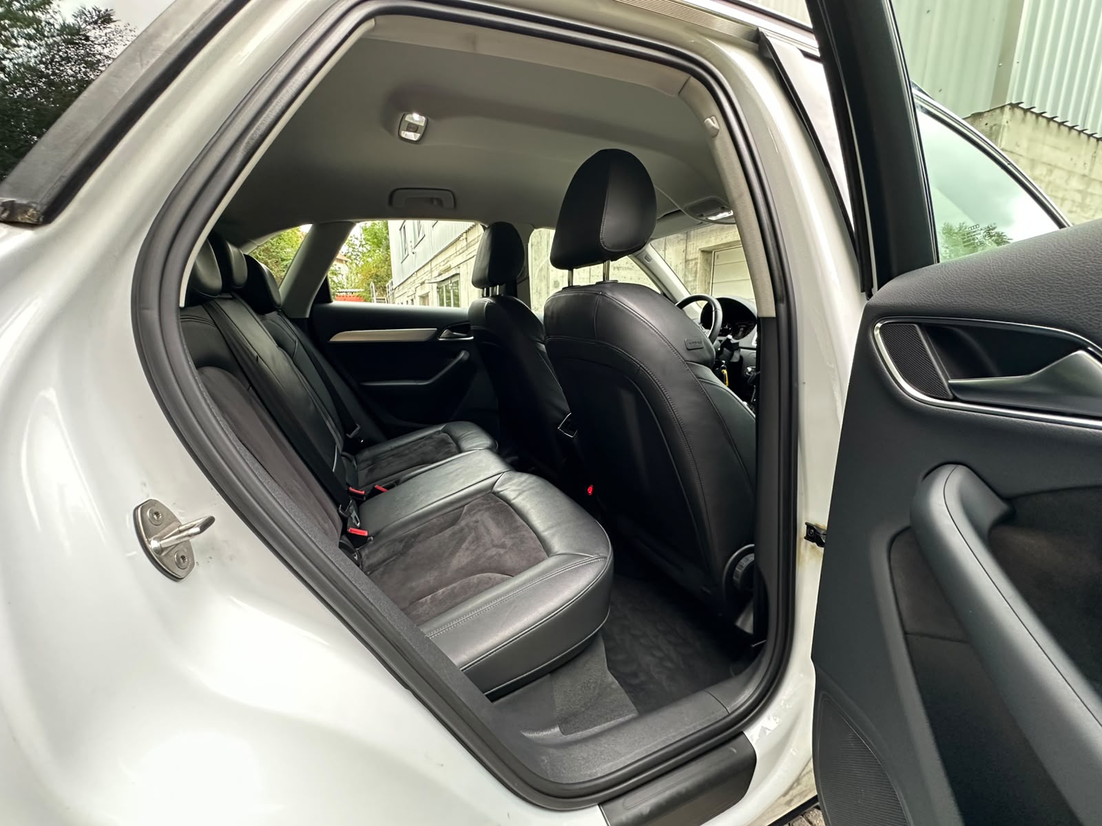 AUDI Q3 2.0 TDI quattro S-tronic-image-14