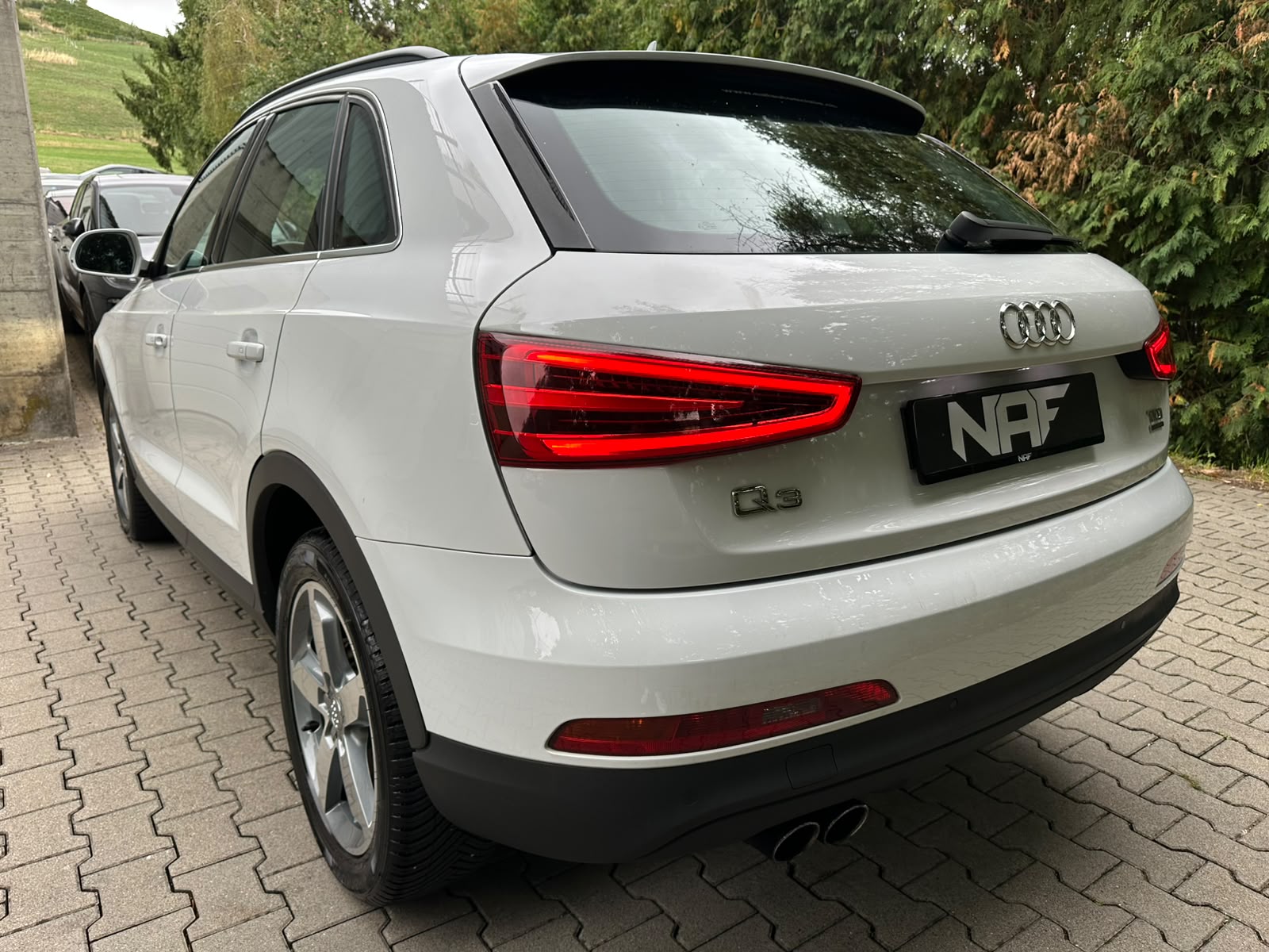 AUDI Q3 2.0 TDI quattro S-tronic-image-2