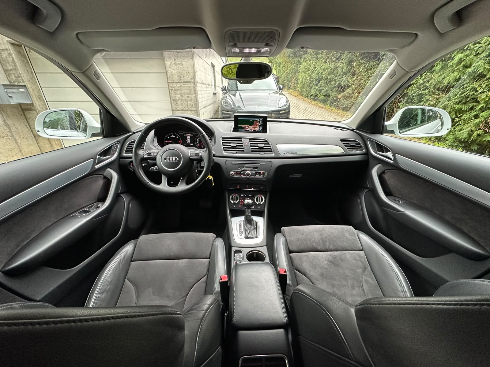 AUDI Q3 2.0 TDI quattro S-tronic-image-17