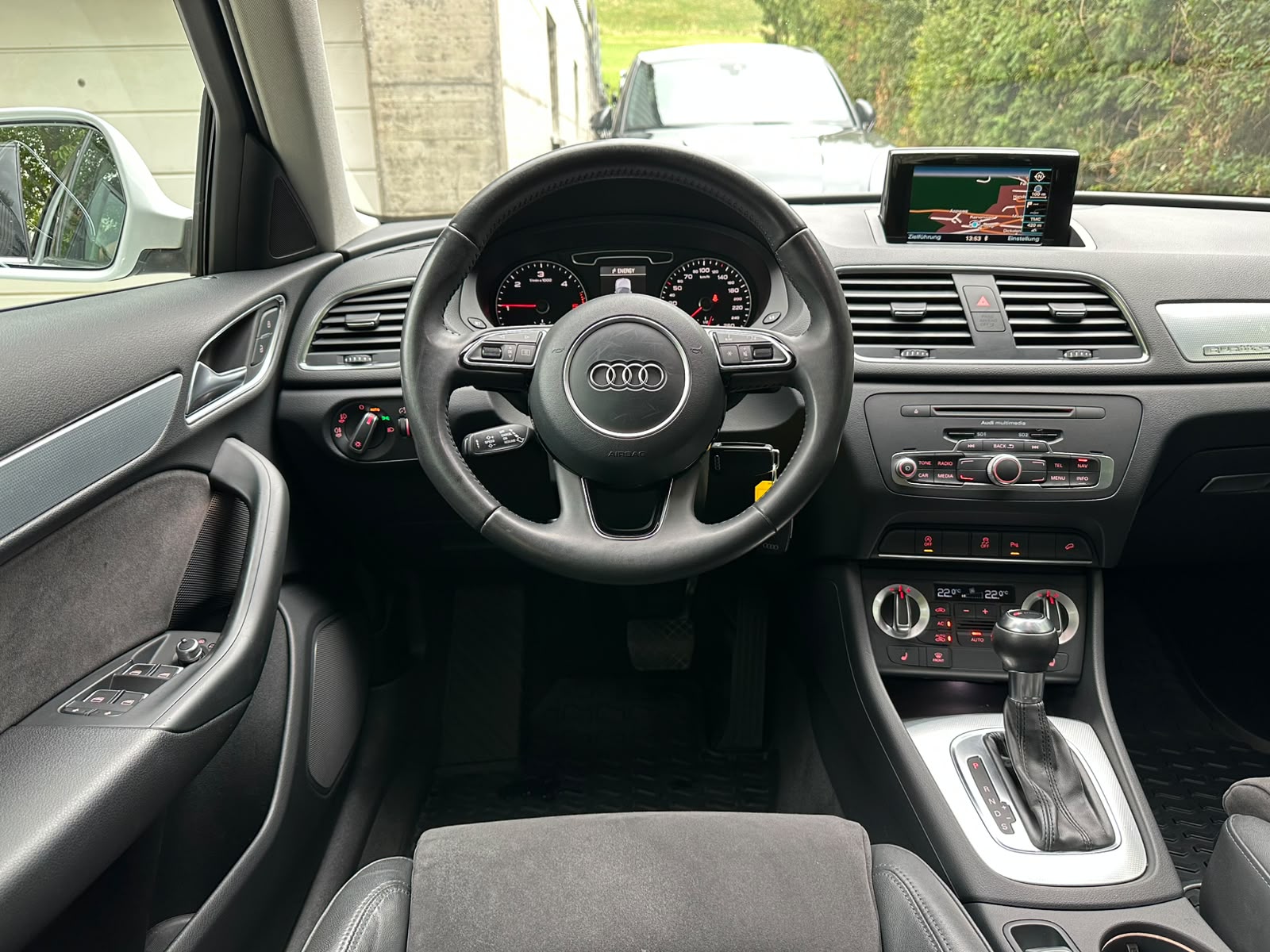 AUDI Q3 2.0 TDI quattro S-tronic-image-18