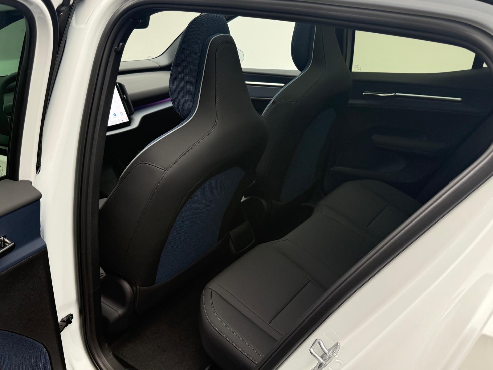 VOLVO EX30 P8 Ultra AWD-image-11