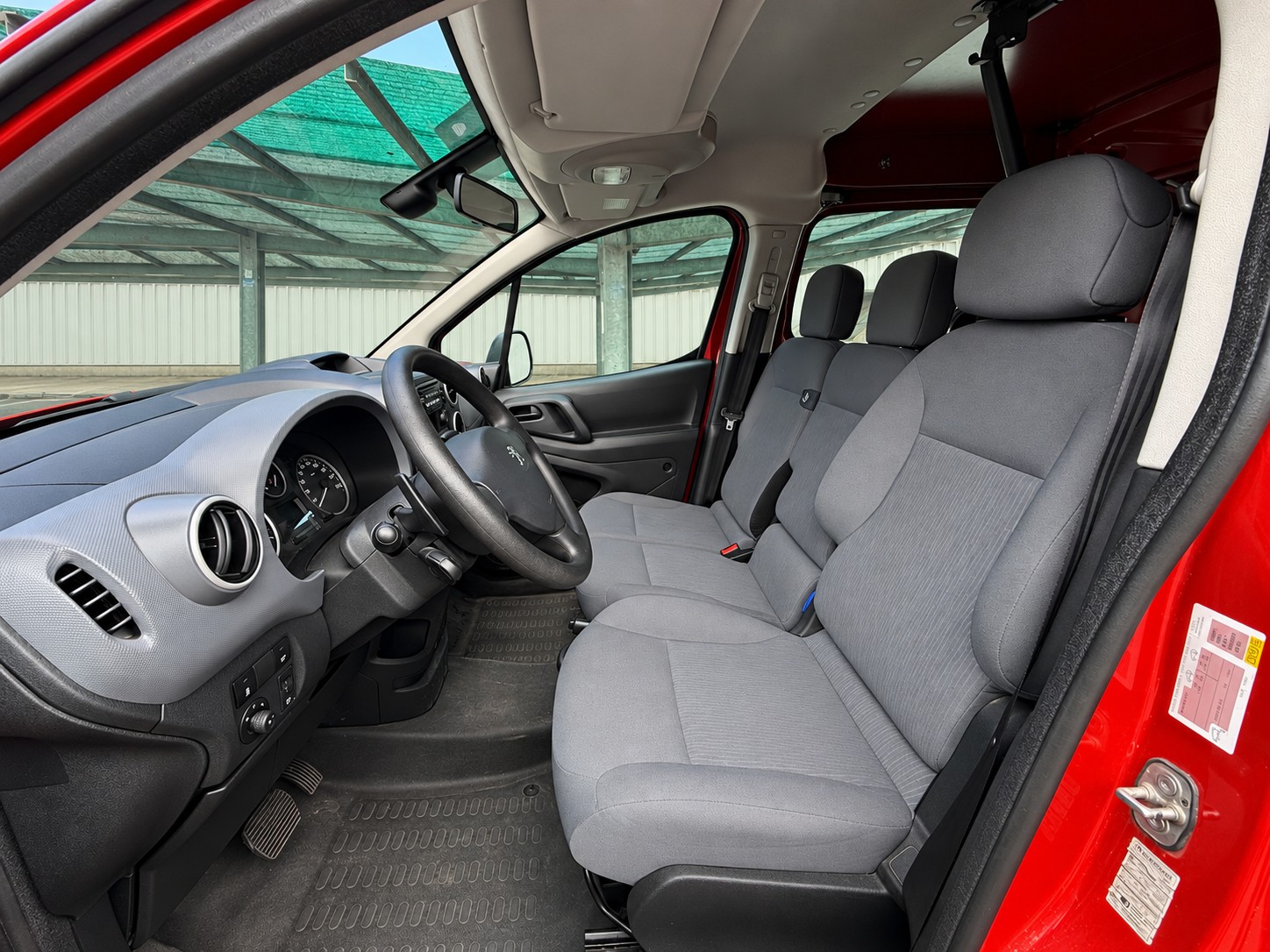 PEUGEOT Partner 1.6 e-HDI Urban Pack Automat-image-6