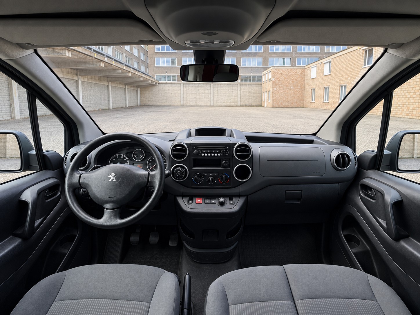 PEUGEOT Partner 1.6 e-HDI Urban Pack Automat-image-8