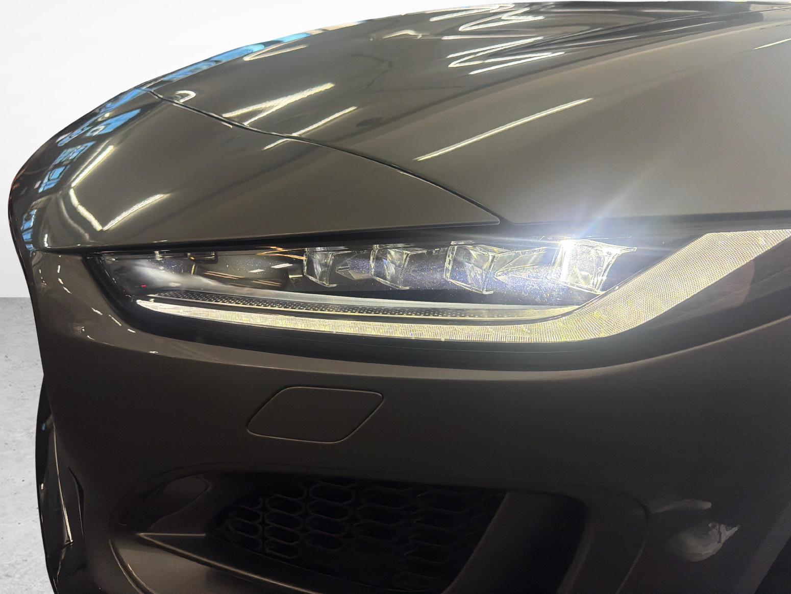 JAGUAR F-Type Convertible 2.0 R-Dynamic-image-19