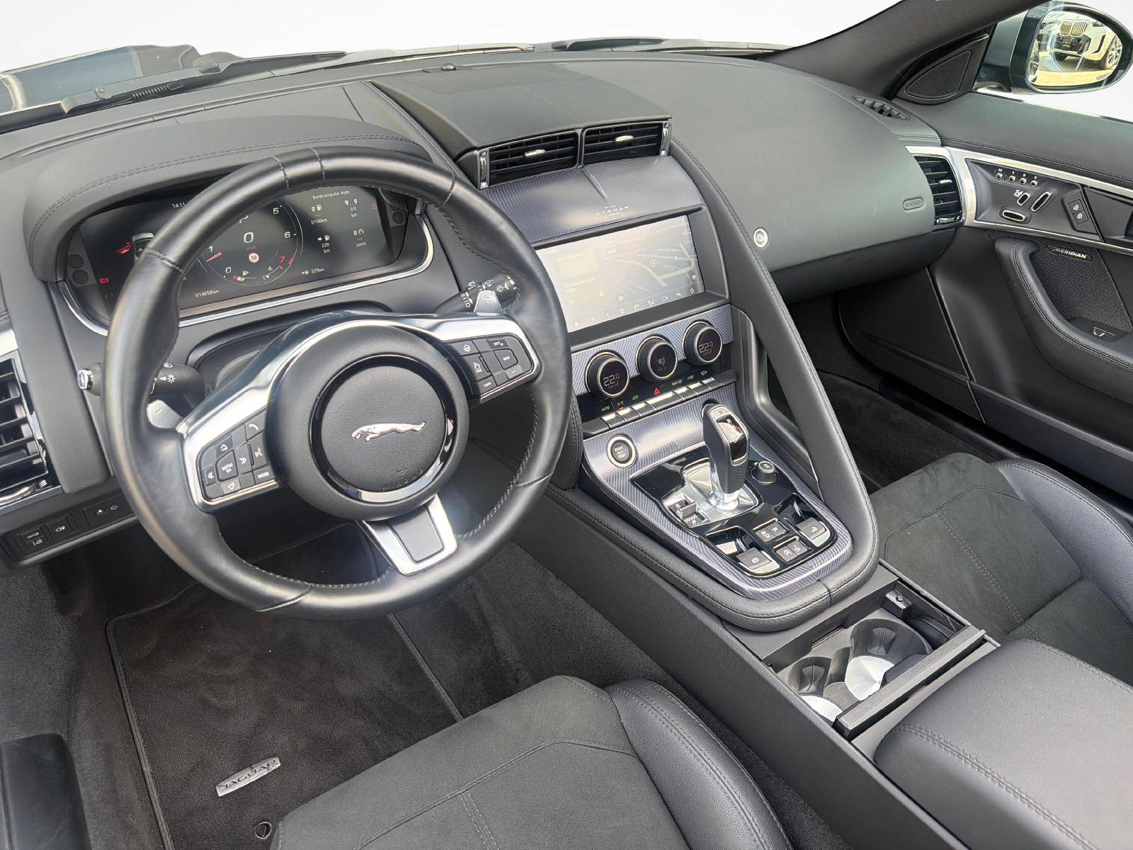 JAGUAR F-Type Convertible 2.0 R-Dynamic-image-13