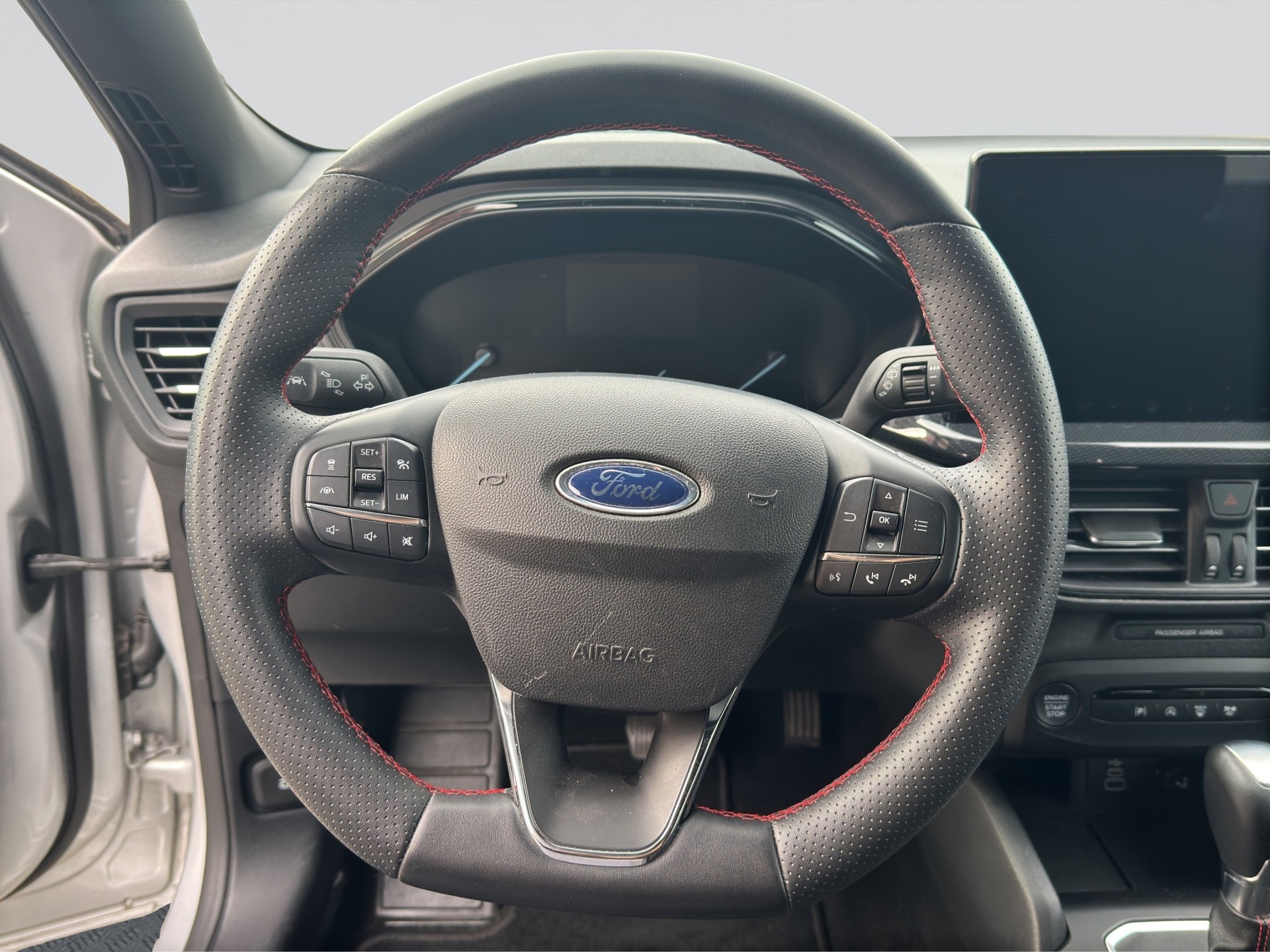 FORD Focus 1.0 MHEV ST-Line Automat-image-9