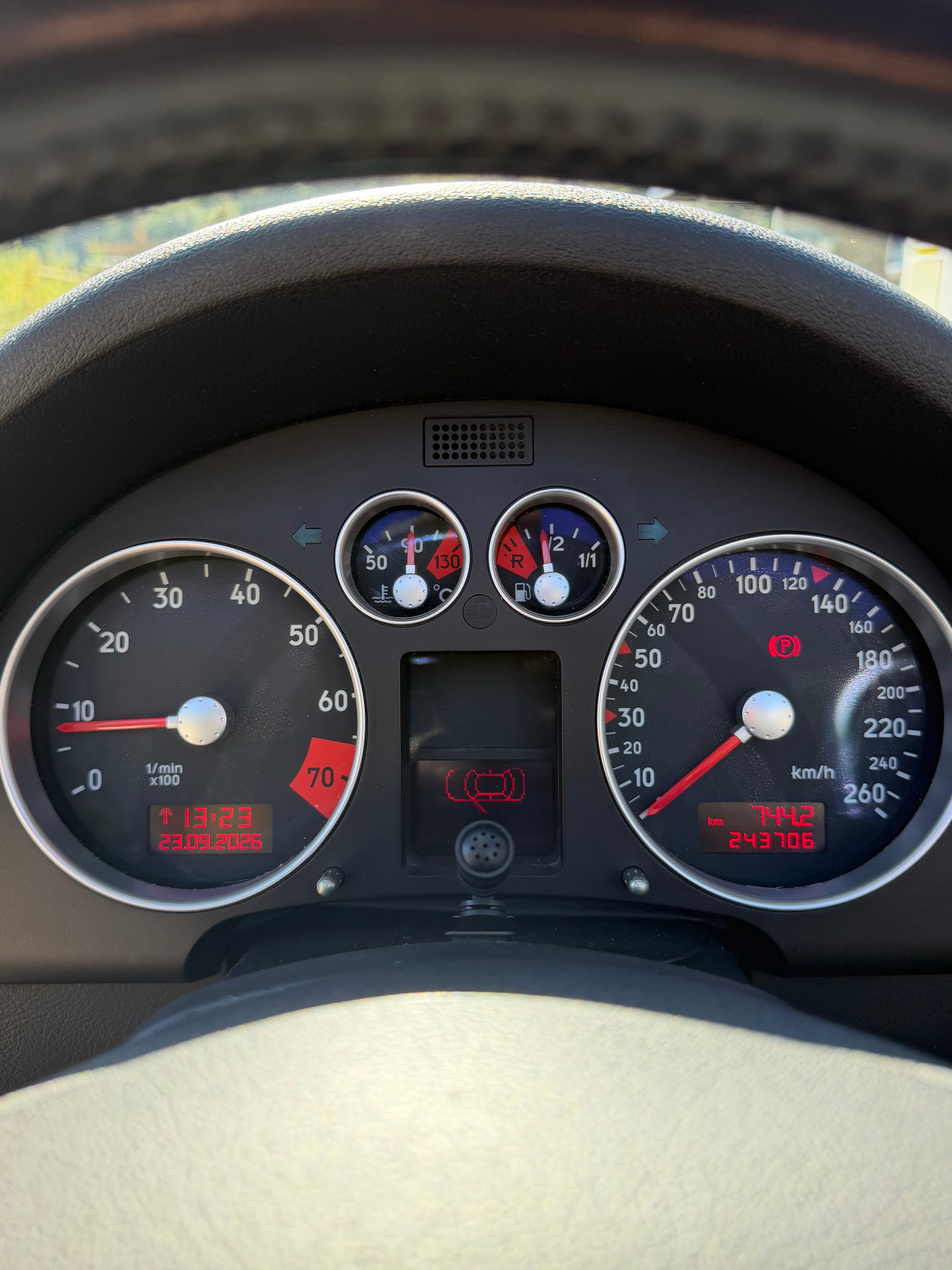 AUDI TT 1.8 20V Turbo 180 ESP-image-5