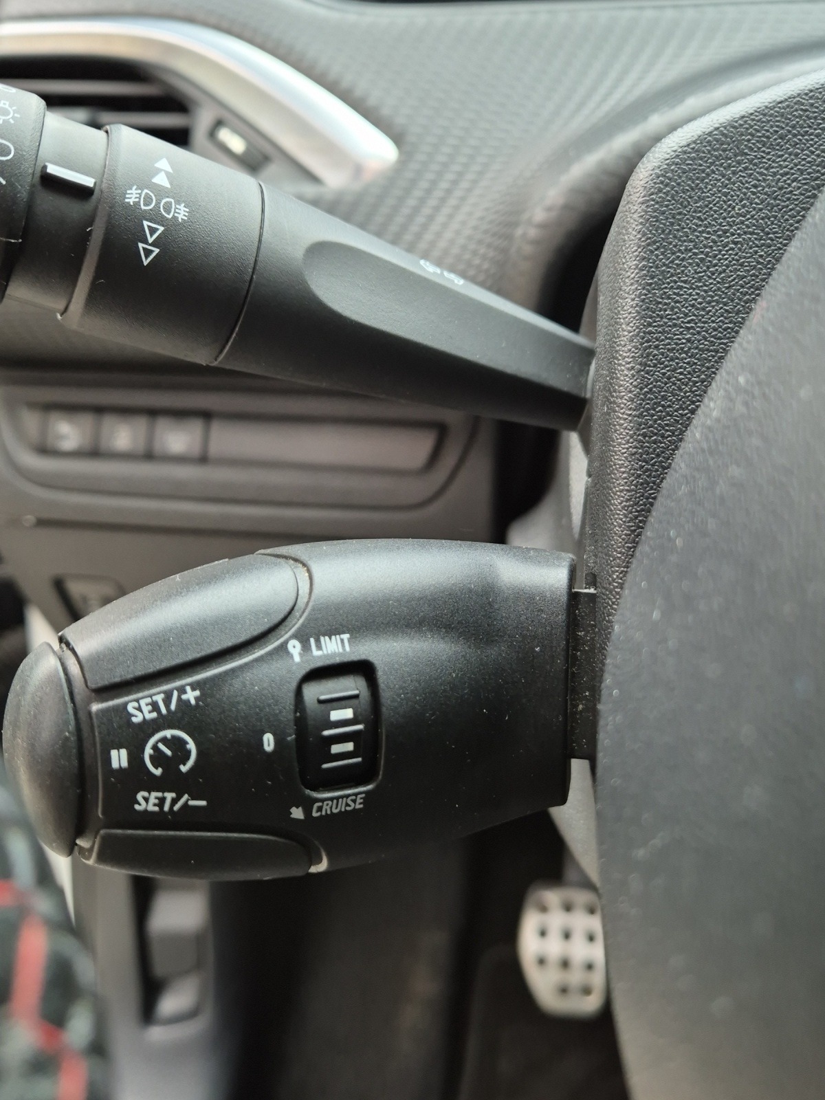 PEUGEOT 208 1.2 PureTech GT Line-image-13