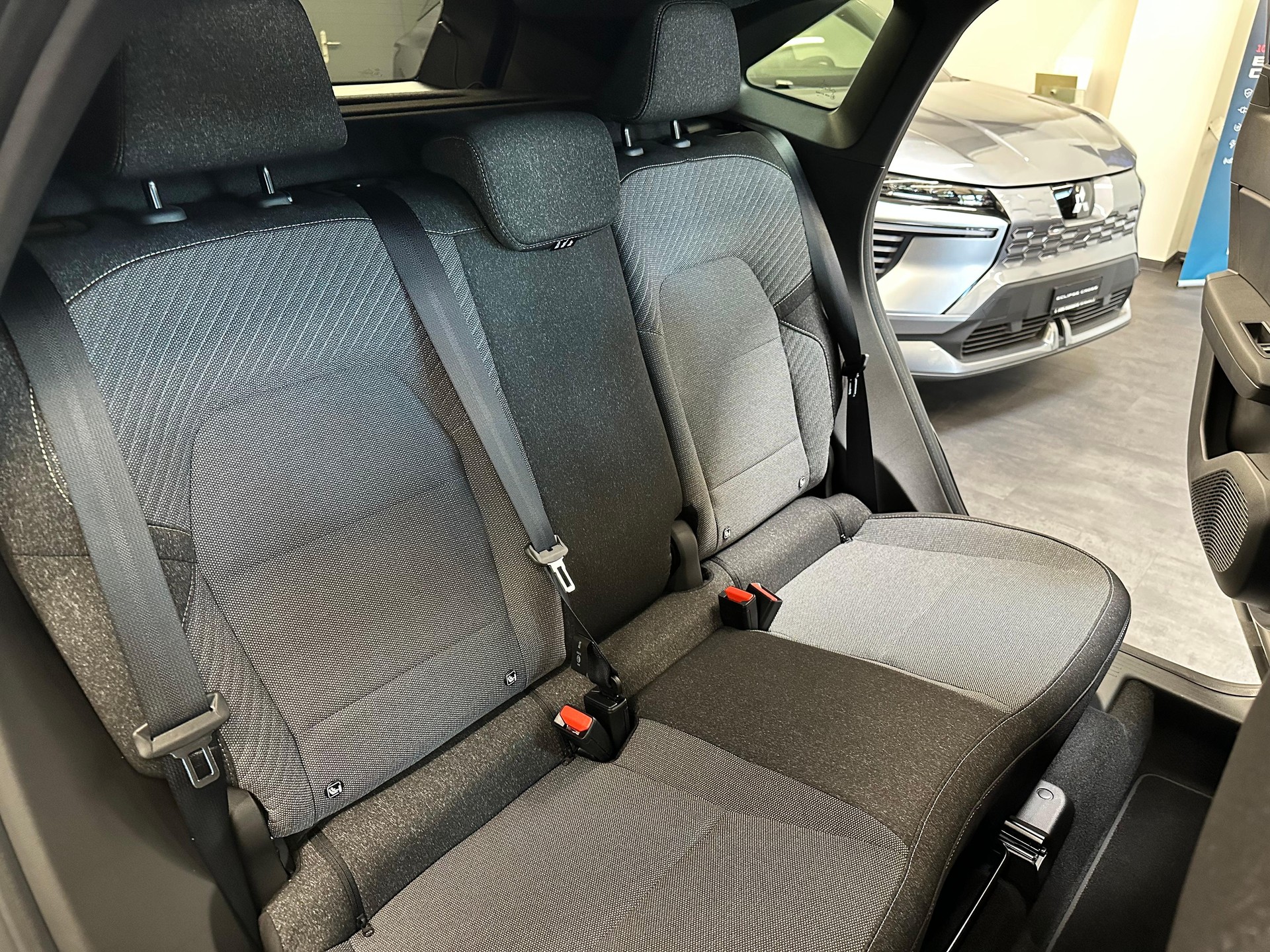 MITSUBISHI Grandis 1.3 MH Intense-image-16