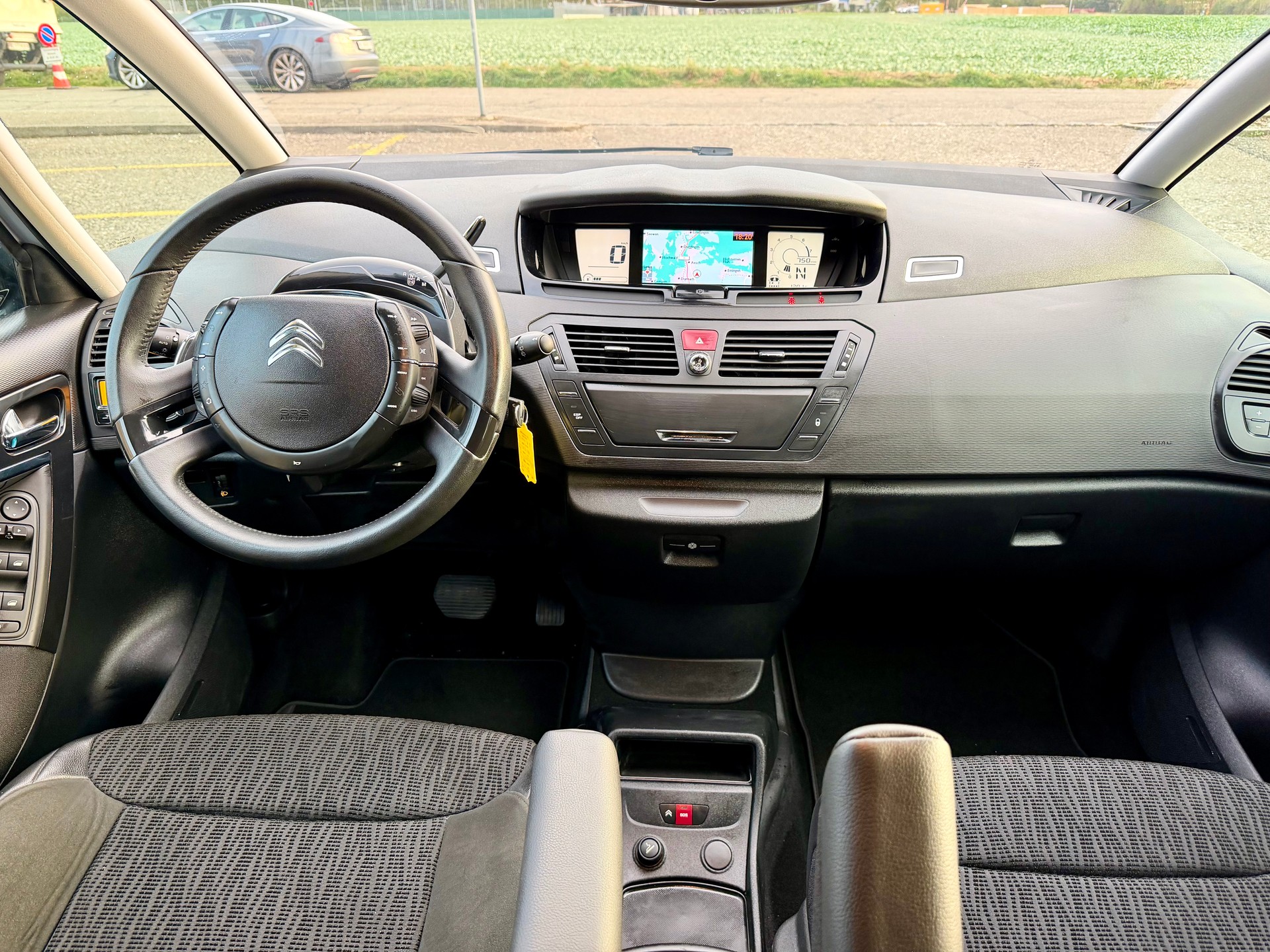 CITROEN C4 Picasso 1.6i 16V THP Swiss Style EGS6-image-8