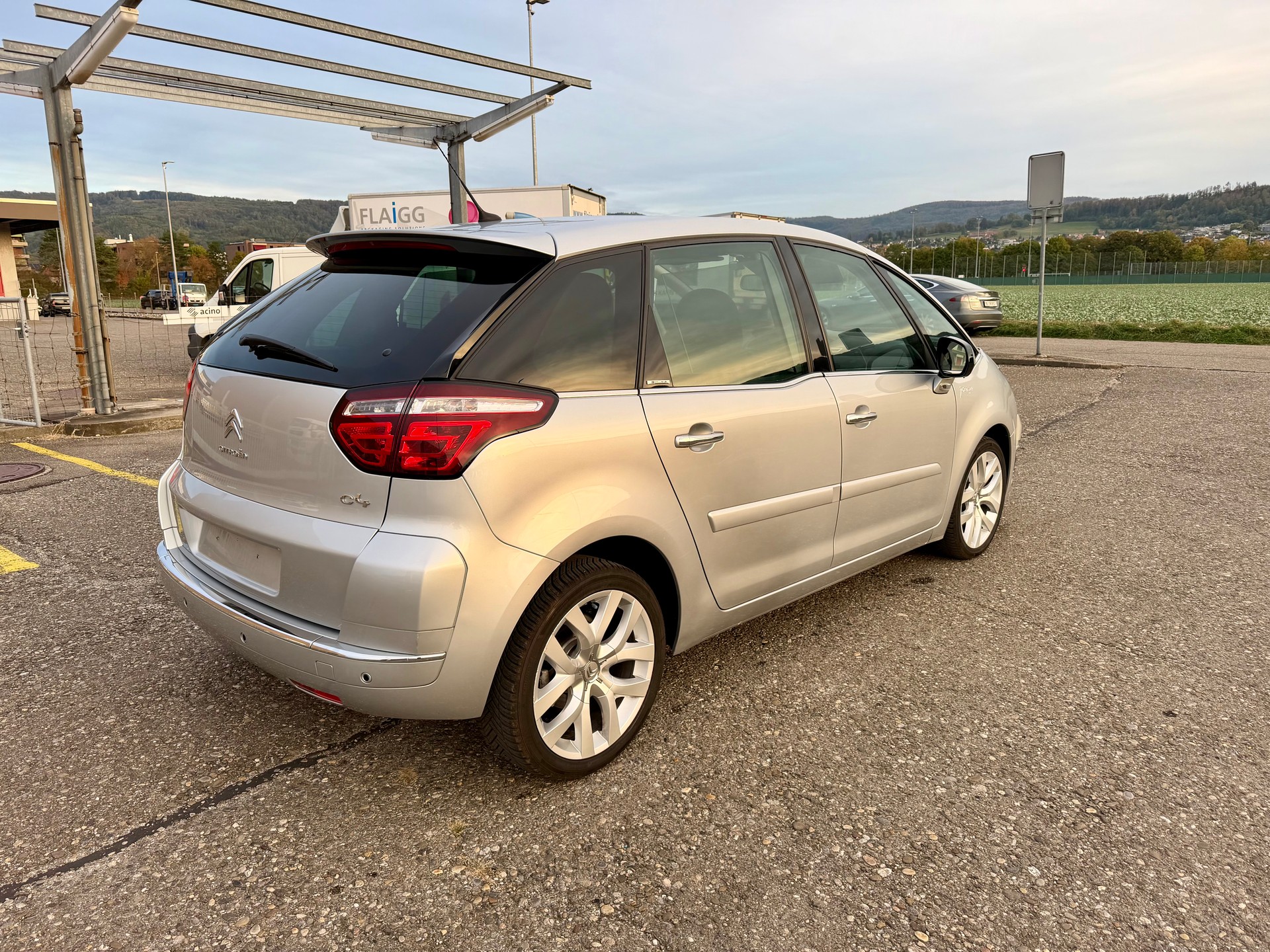 CITROEN C4 Picasso 1.6i 16V THP Swiss Style EGS6-image-3
