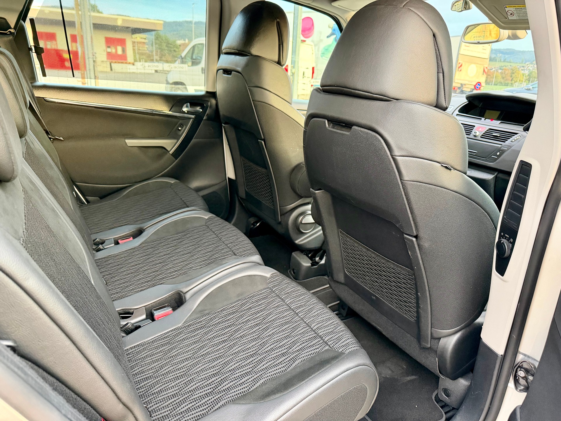 CITROEN C4 Picasso 1.6i 16V THP Swiss Style EGS6-image-7