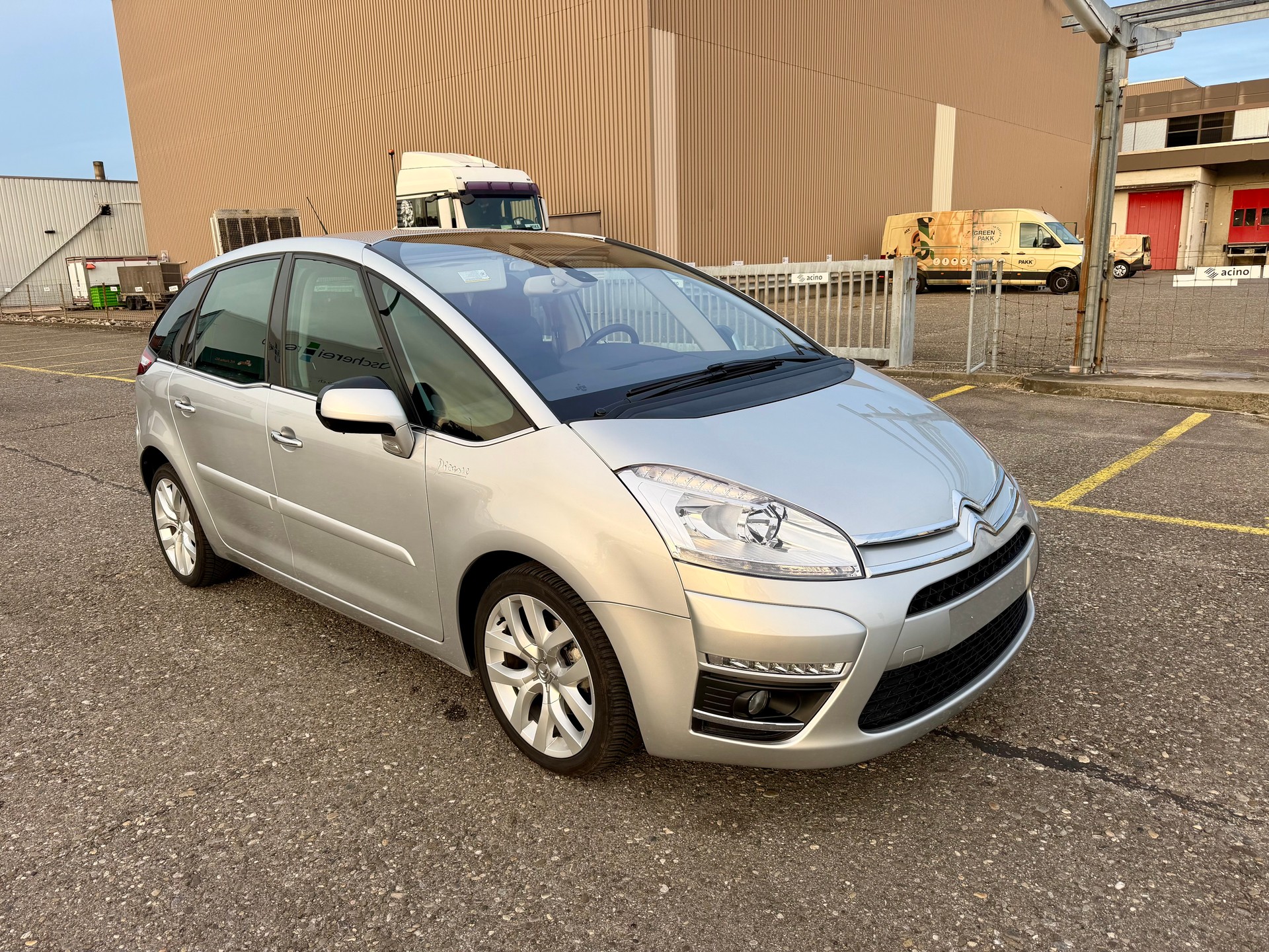 CITROEN C4 Picasso 1.6i 16V THP Swiss Style EGS6-image-1