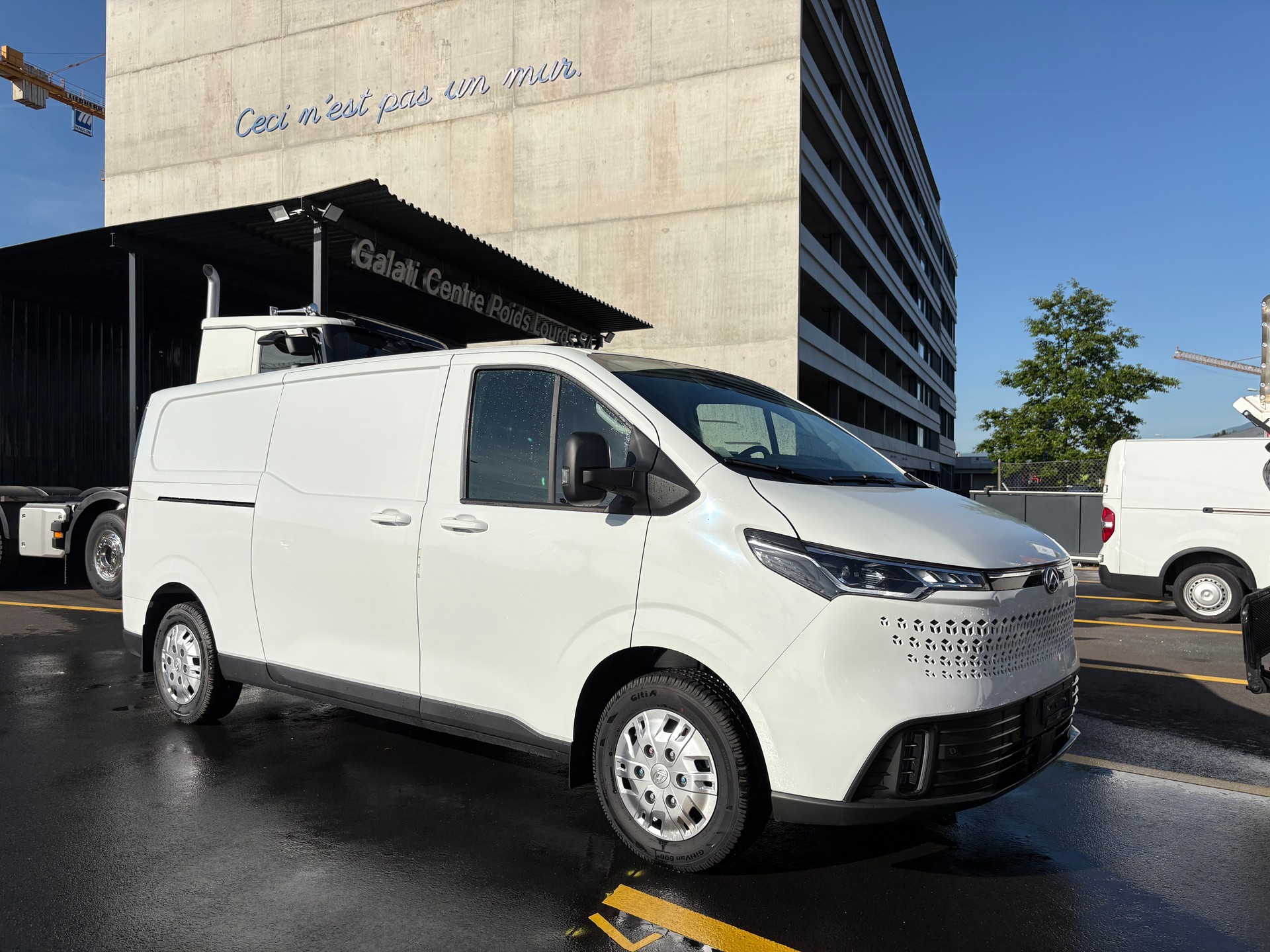 MAXUS eDeliver 7 L2 88kWh-image-11