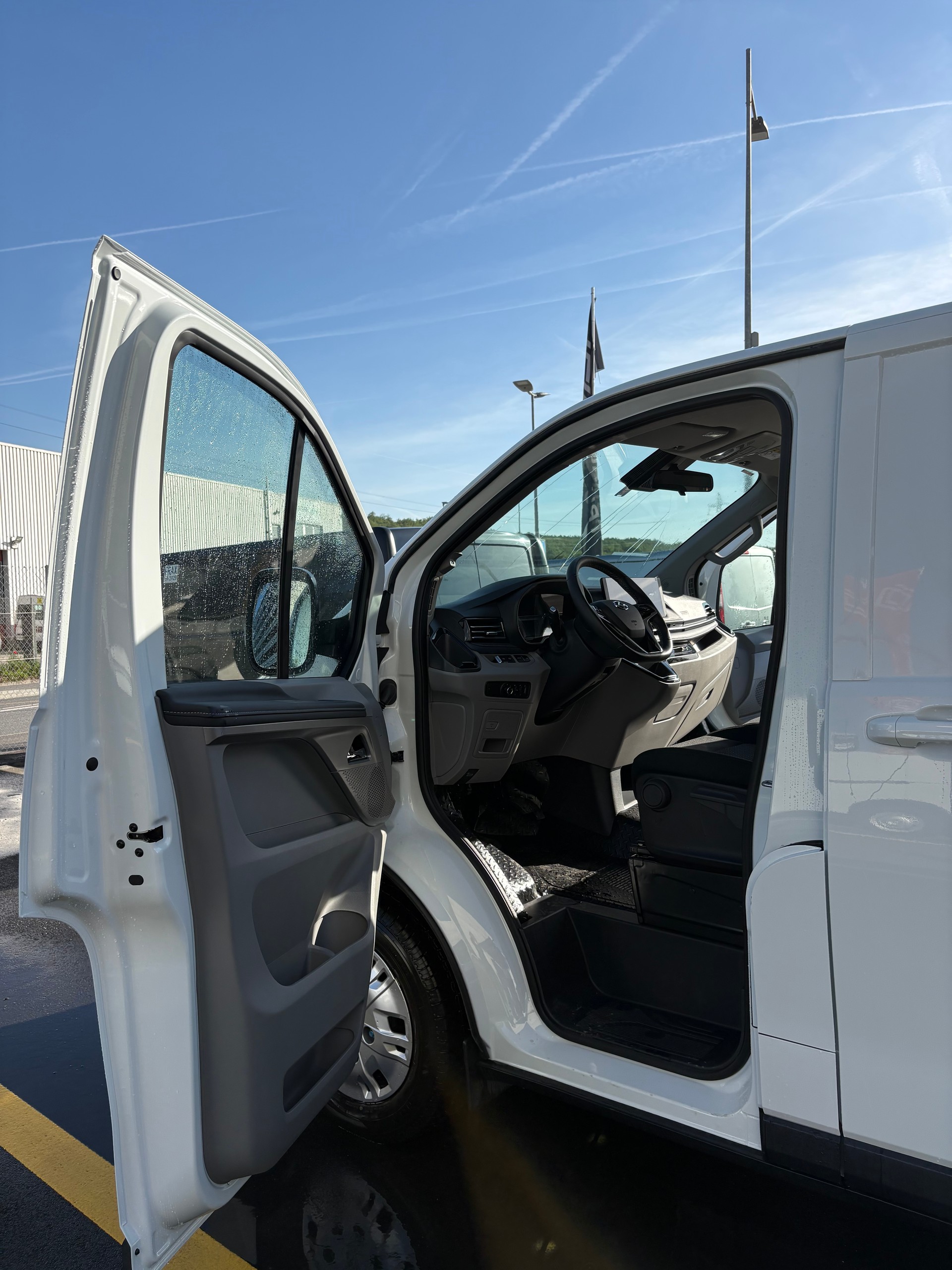 MAXUS eDeliver 7 L2 88kWh-image-2