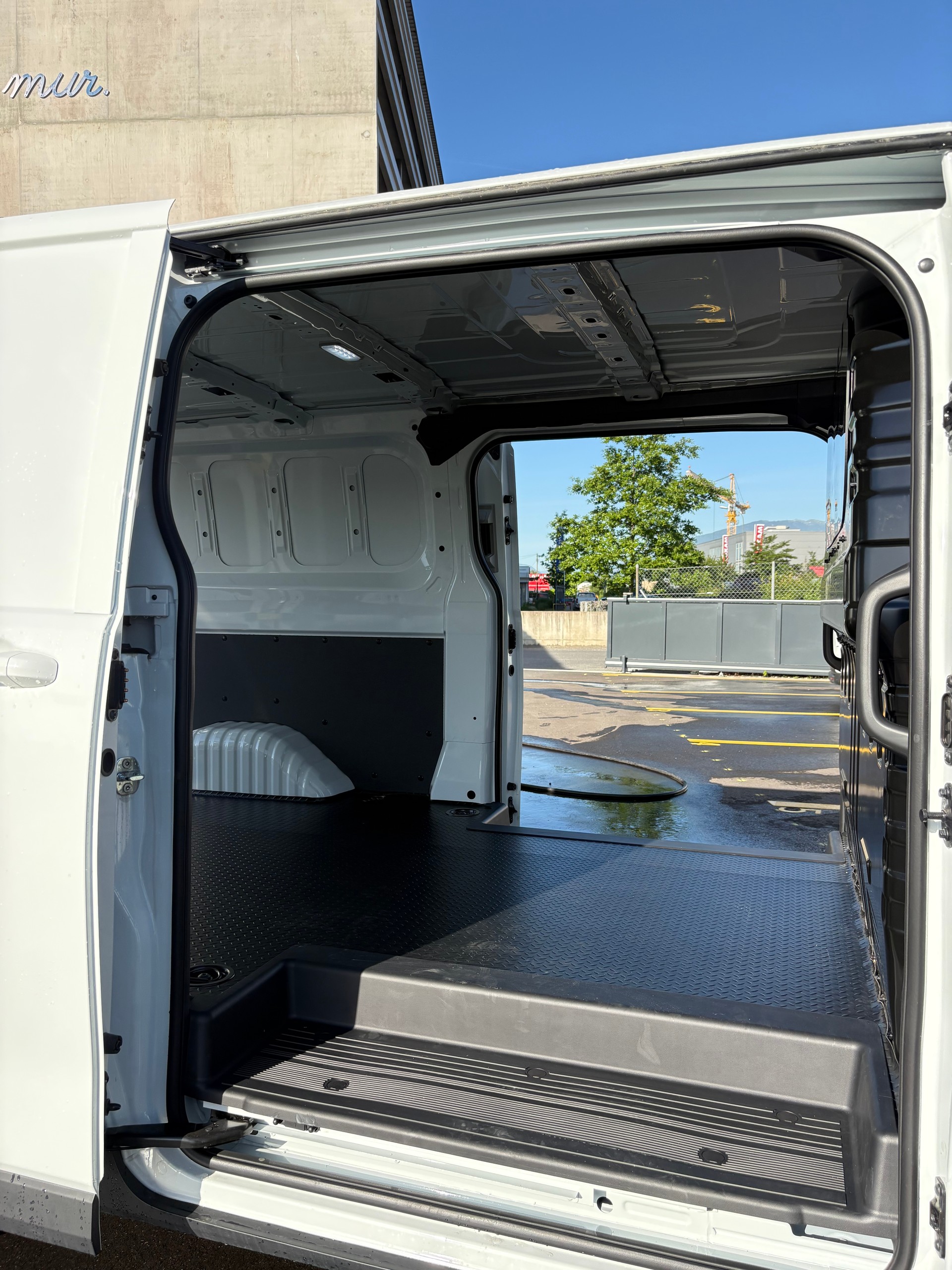 MAXUS eDeliver 7 L2 88kWh-image-5