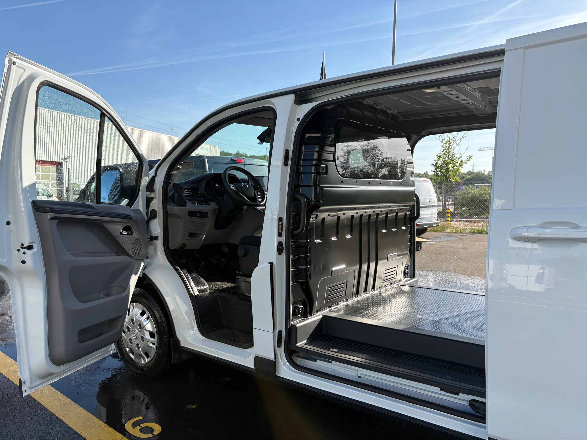 MAXUS eDeliver 7 L2 88kWh-image-7