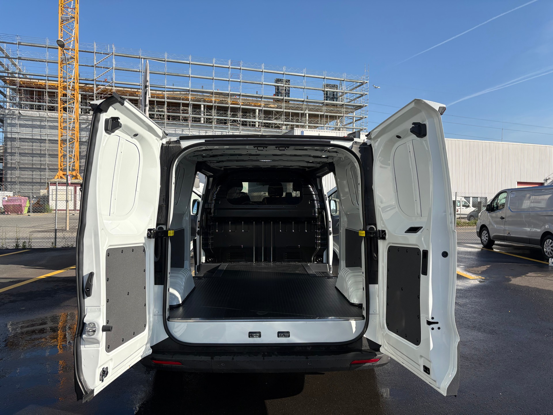 MAXUS eDeliver 7 L2 88kWh-image-6