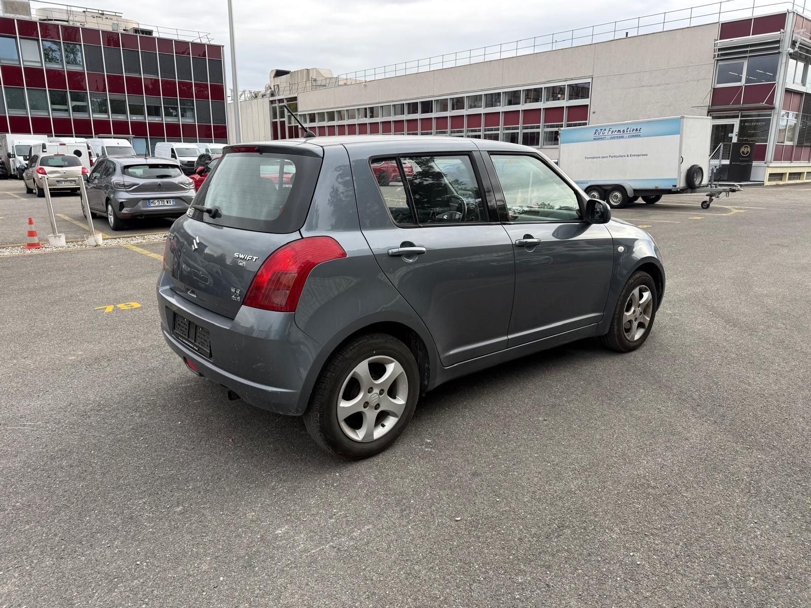 SUZUKI Swift 1.3i 16V GL Top 4x4-image-1
