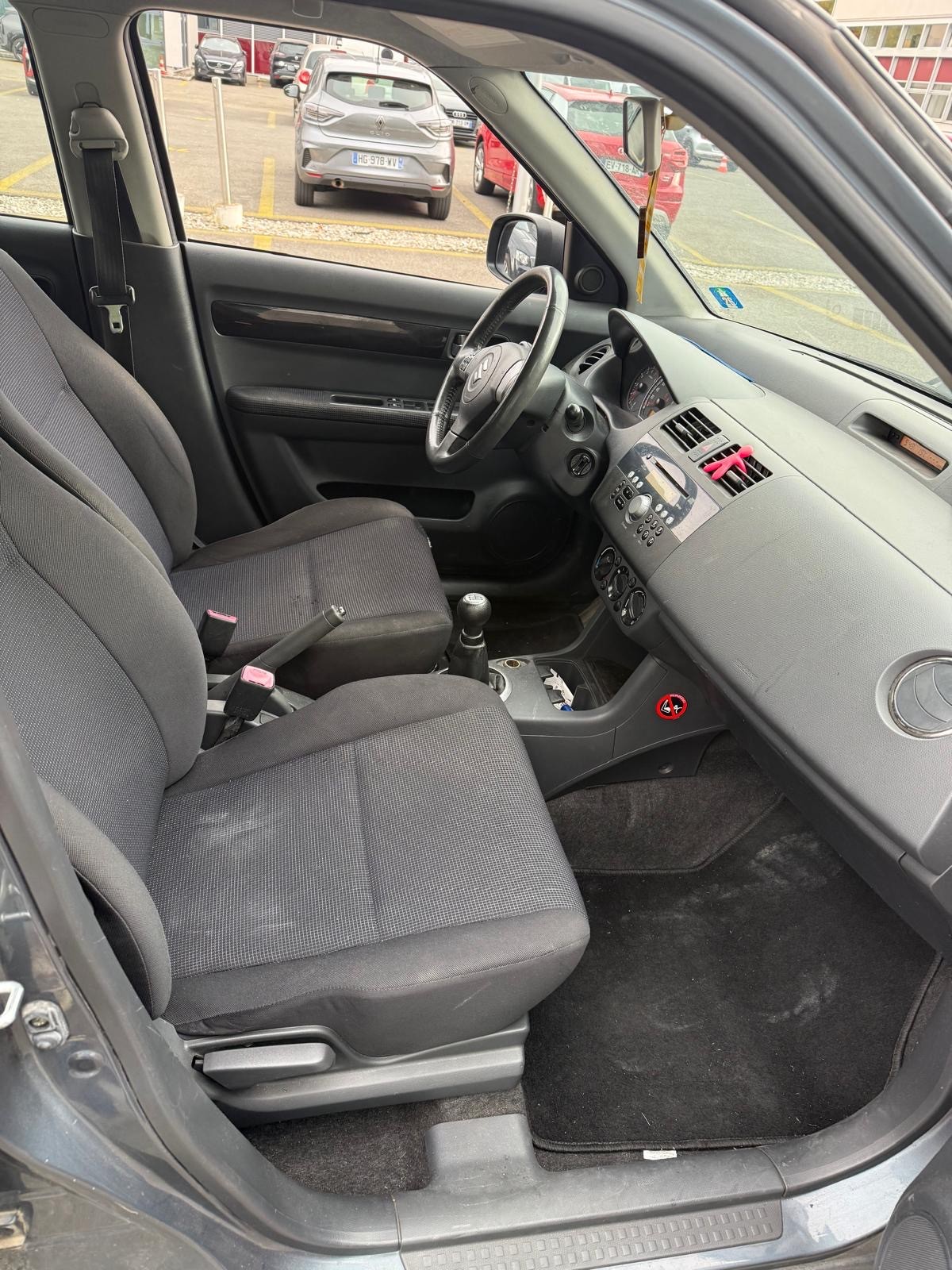 SUZUKI Swift 1.3i 16V GL Top 4x4-image-6