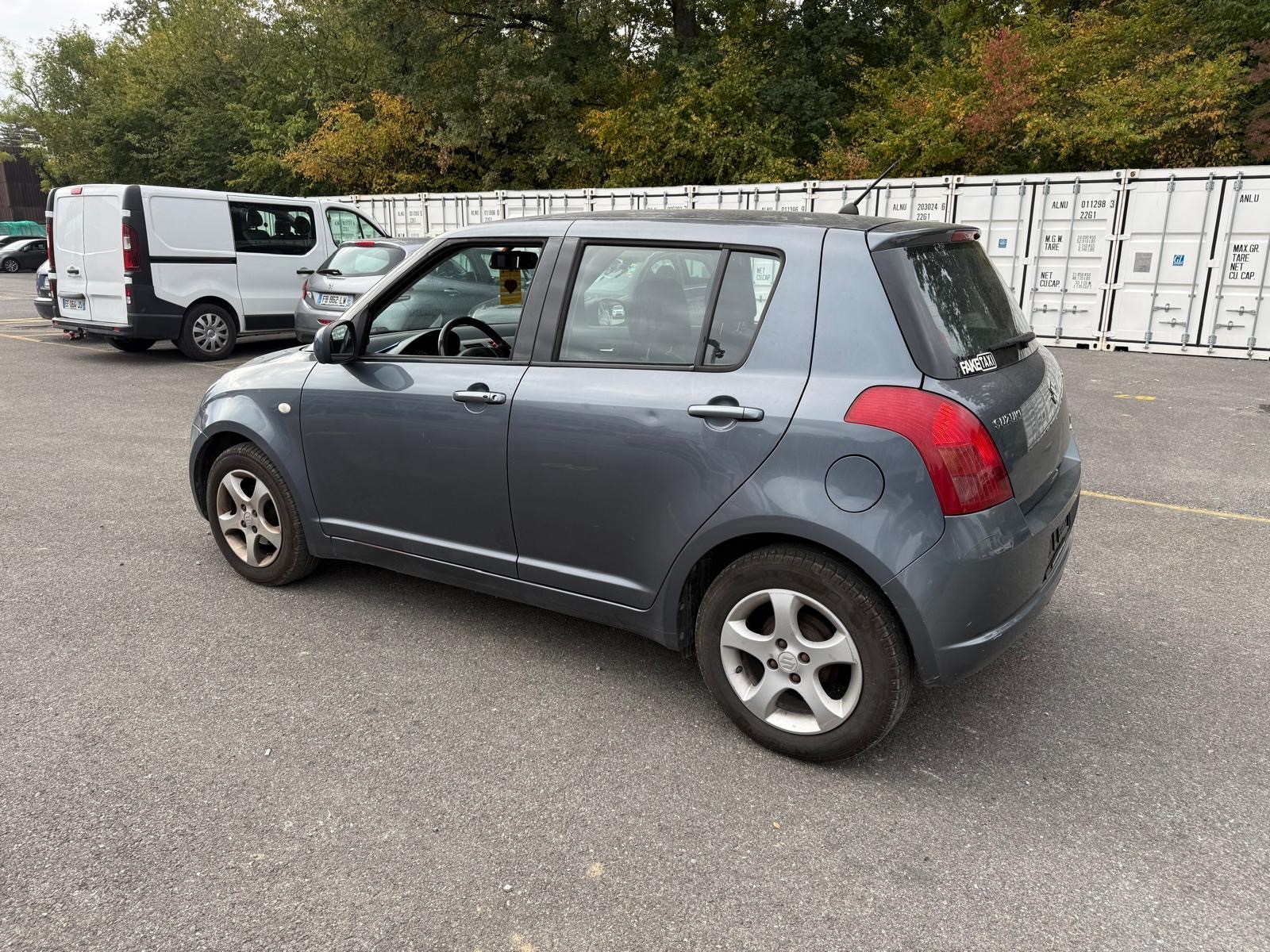 SUZUKI Swift 1.3i 16V GL Top 4x4-image-4
