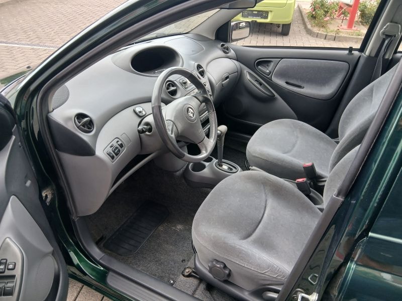 TOYOTA Yaris 1.3 Linea Luna-image-4