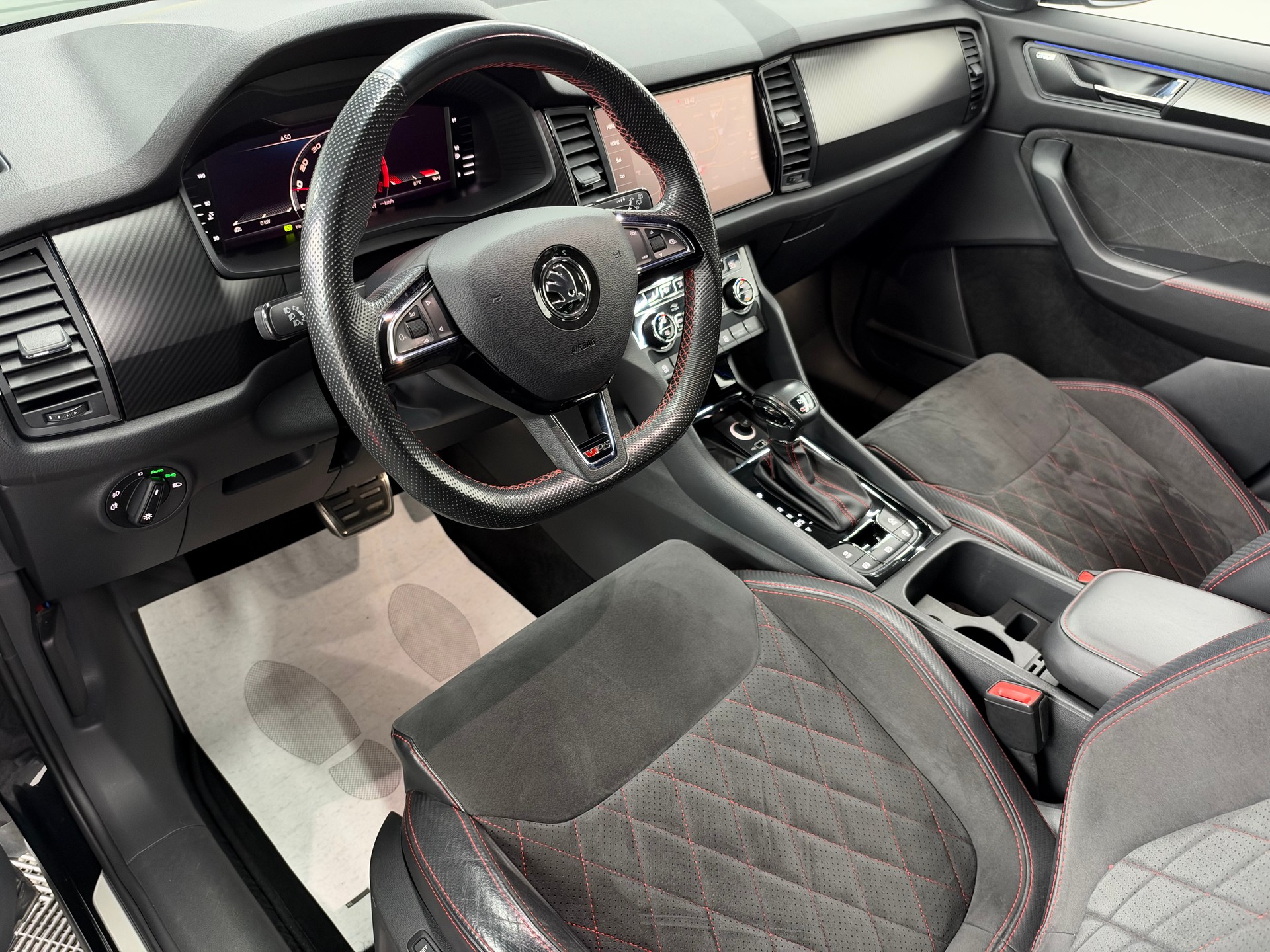 SKODA Kodiaq 2.0 Bi-TDI SCR RS 4x4 DSG-image-12