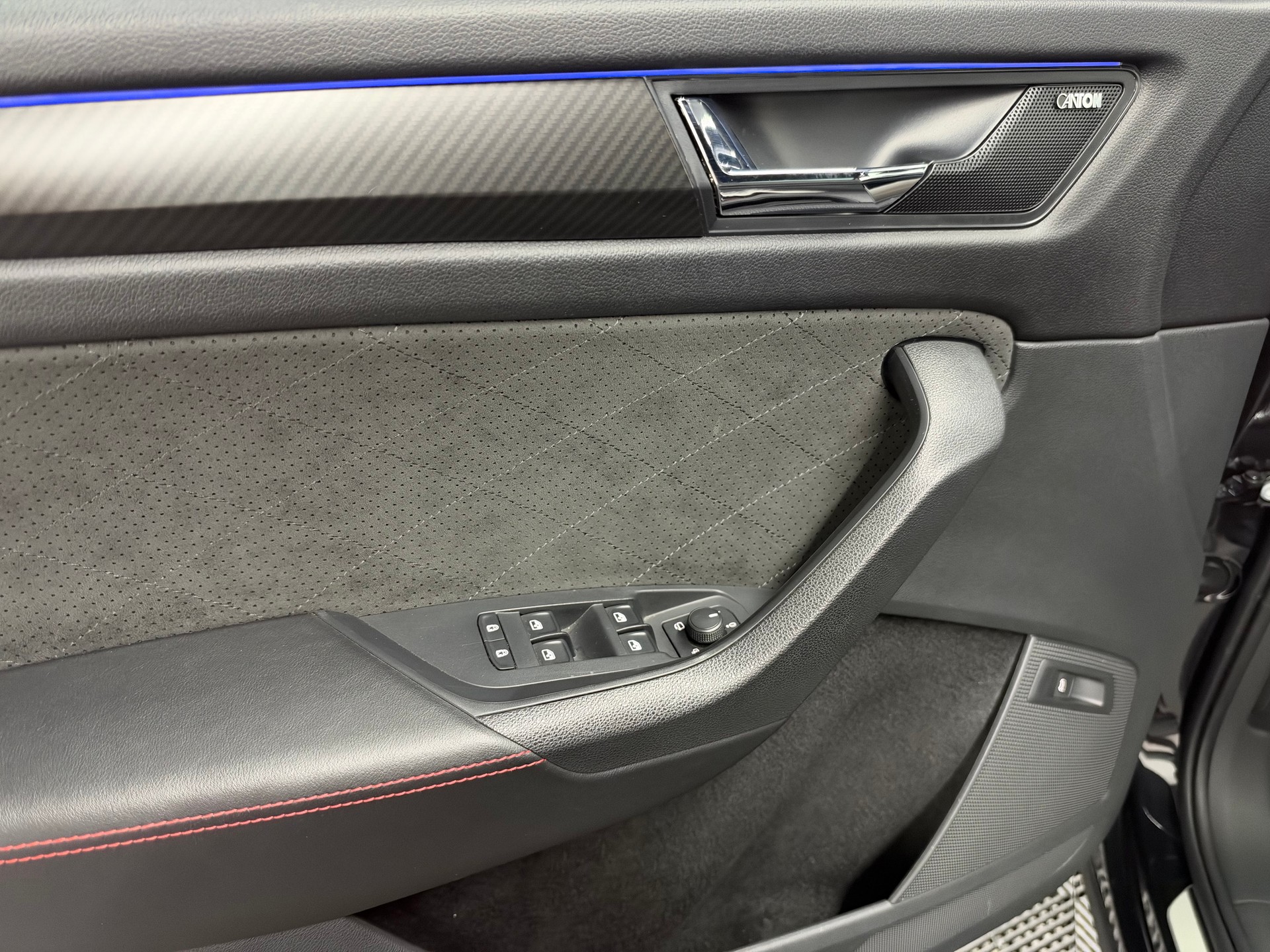 SKODA Kodiaq 2.0 Bi-TDI SCR RS 4x4 DSG-image-30