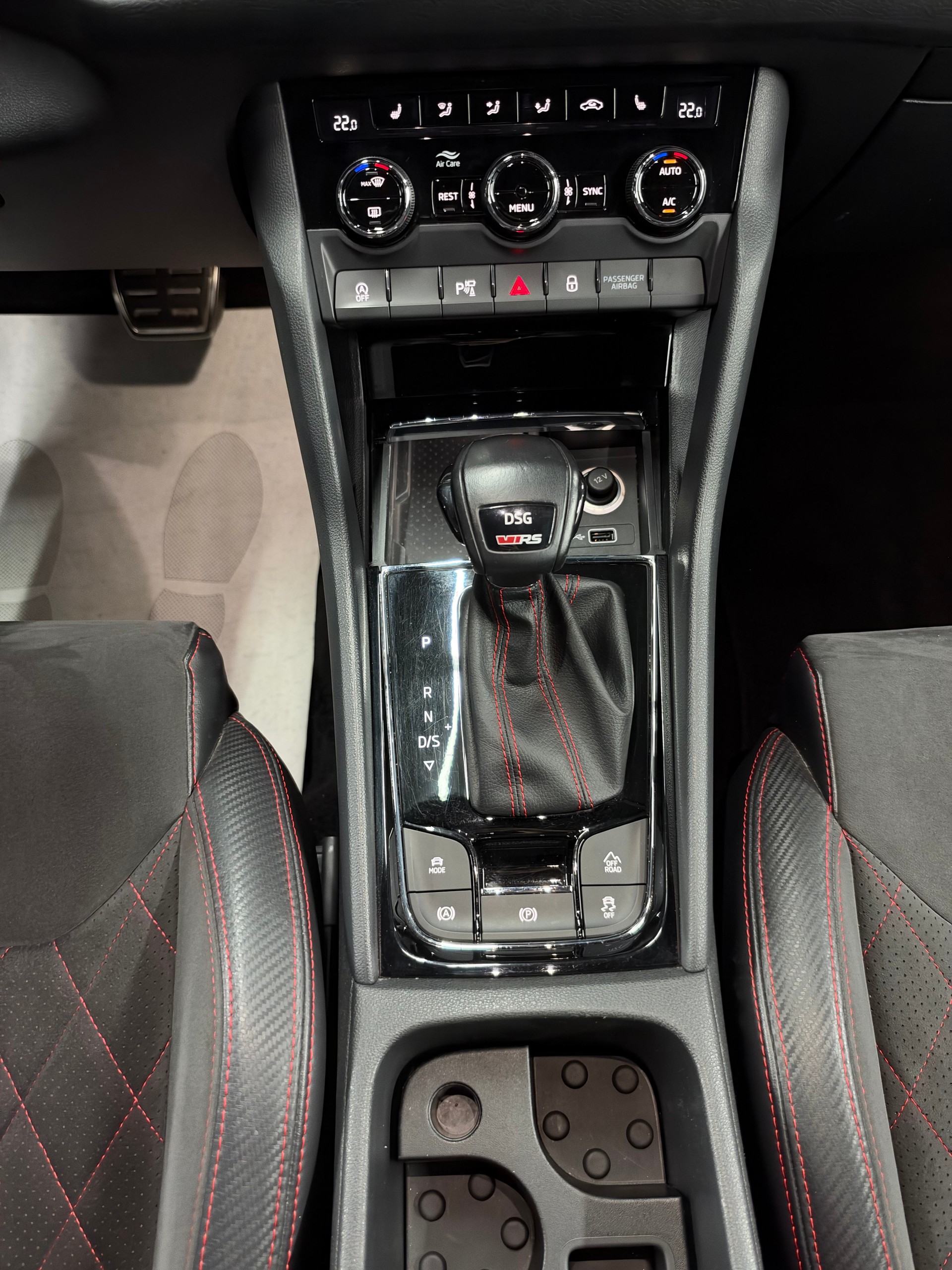 SKODA Kodiaq 2.0 Bi-TDI SCR RS 4x4 DSG-image-16