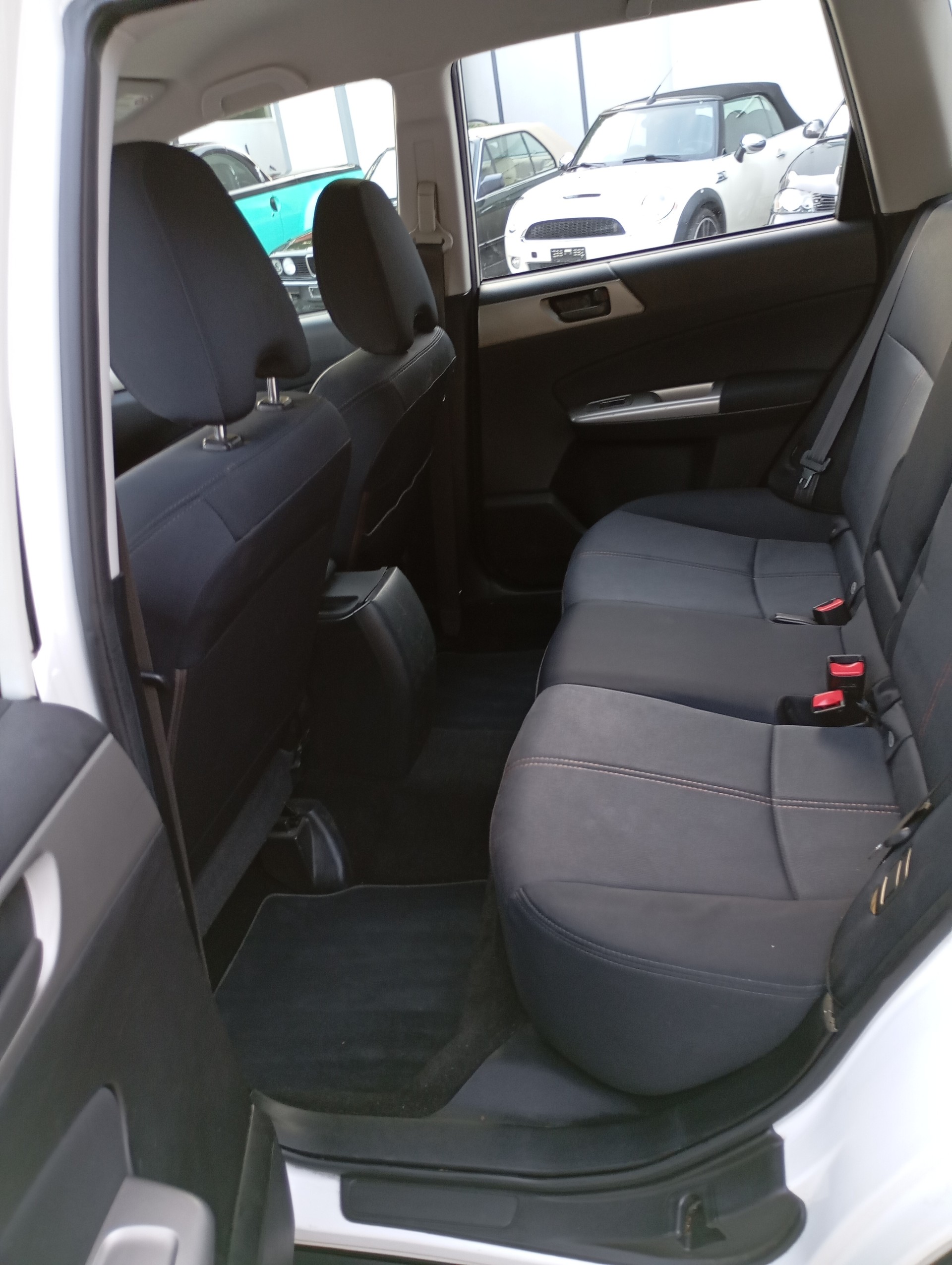 SUBARU Forester 2.0D X Swiss-image-9