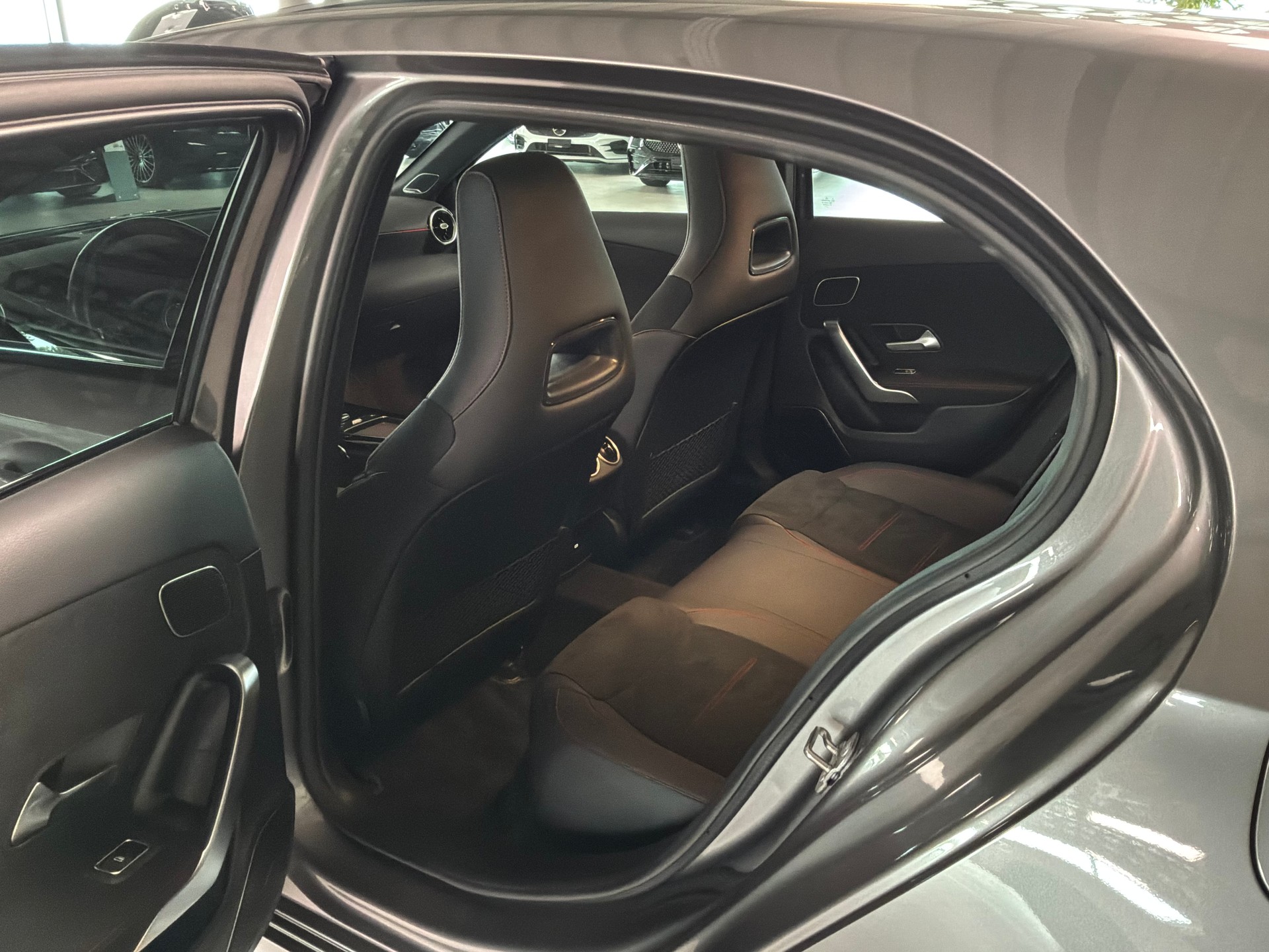 MERCEDES-BENZ A 220 4Matic 8G-DCT-image-7