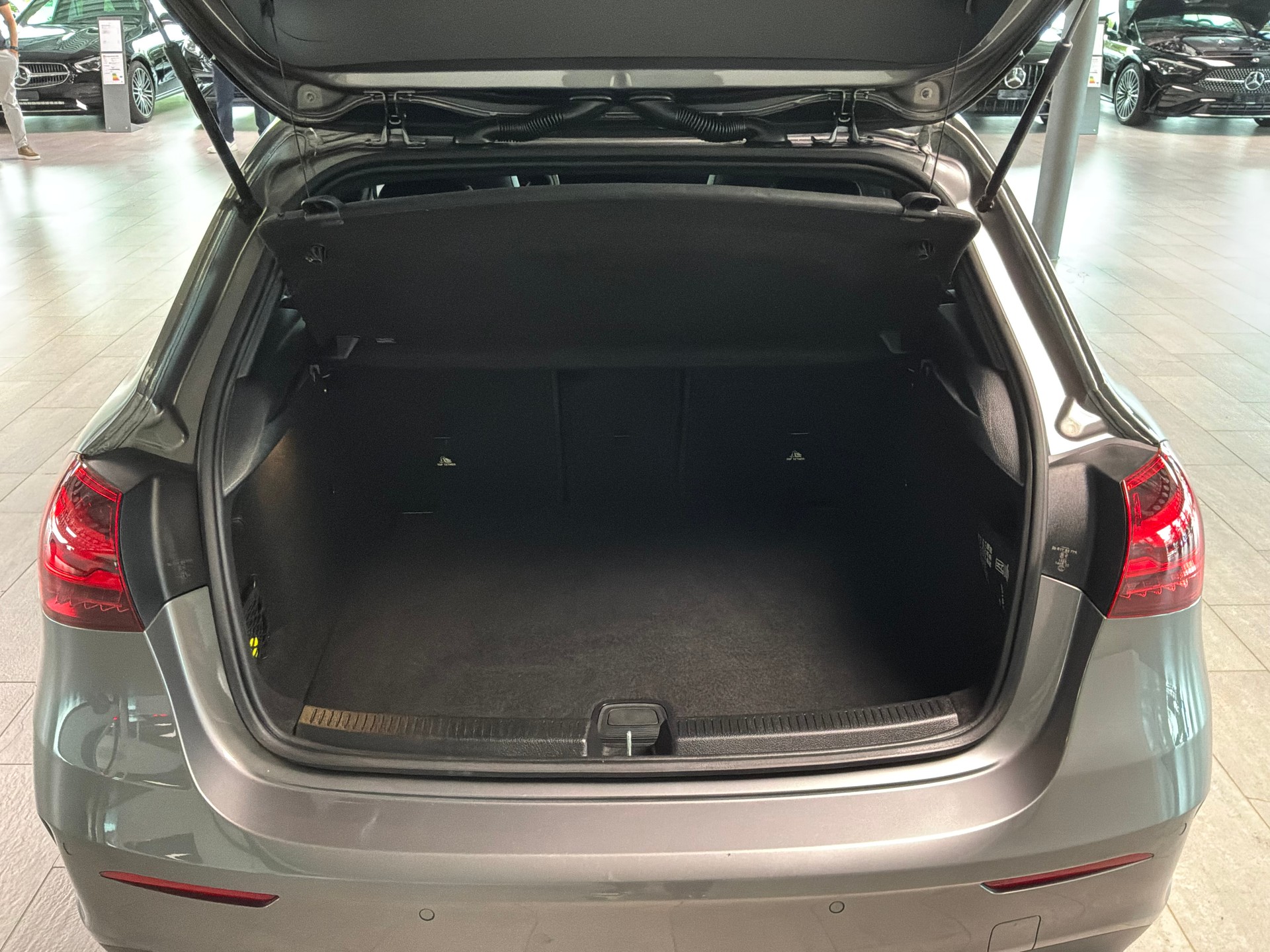 MERCEDES-BENZ A 220 4Matic 8G-DCT-image-6
