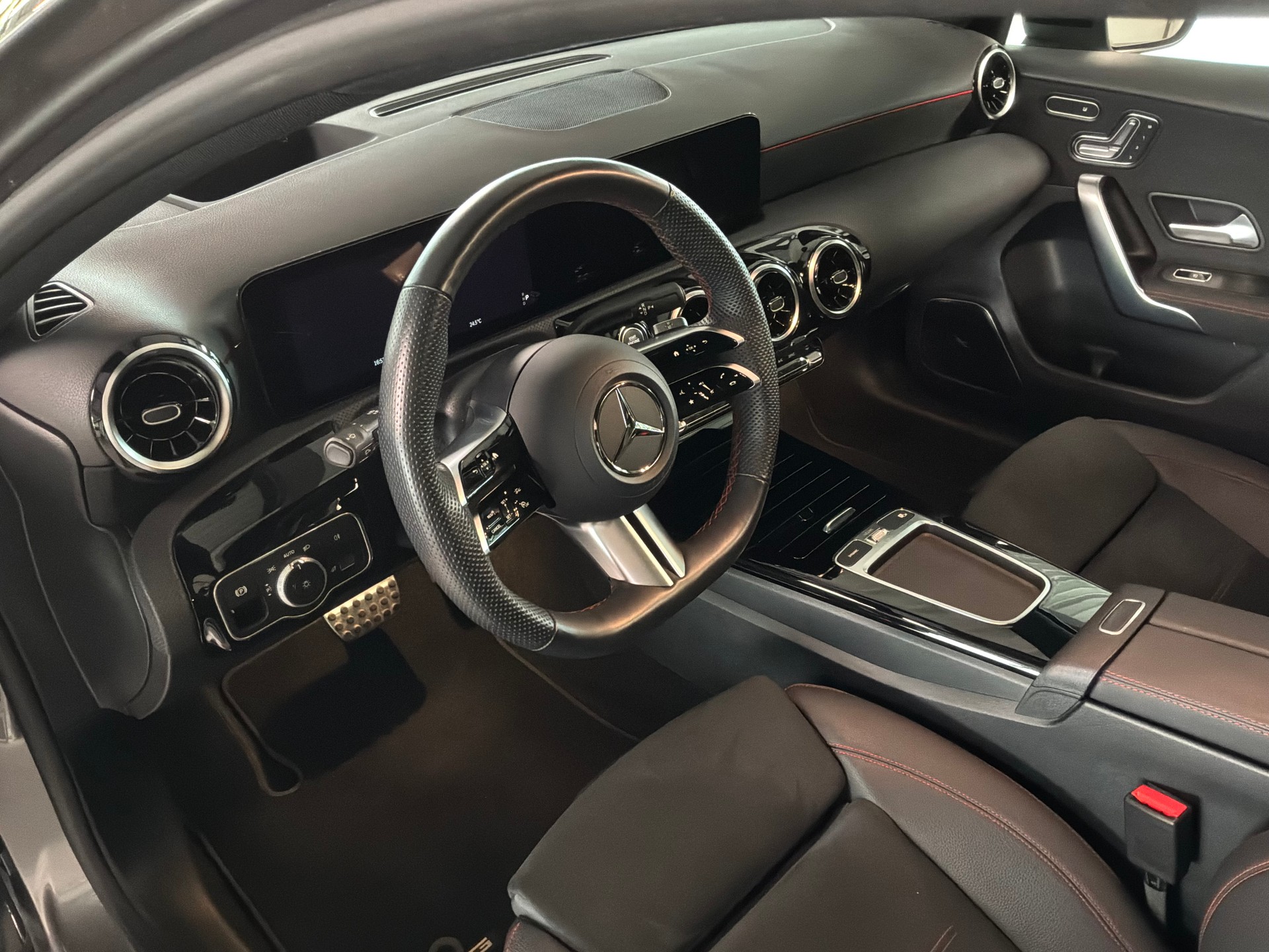 MERCEDES-BENZ A 220 4Matic 8G-DCT-image-9