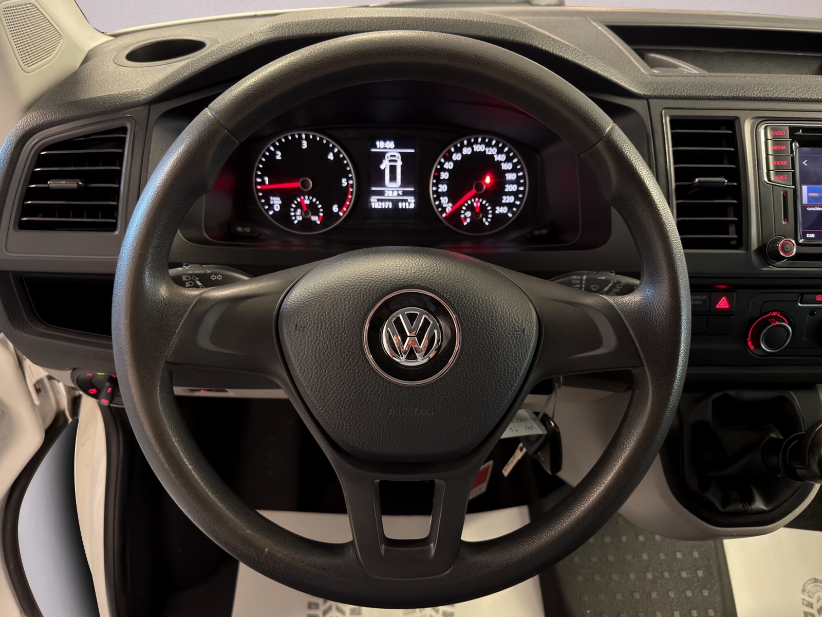 VW VW T6 2.0 TDI Transporter-image-9