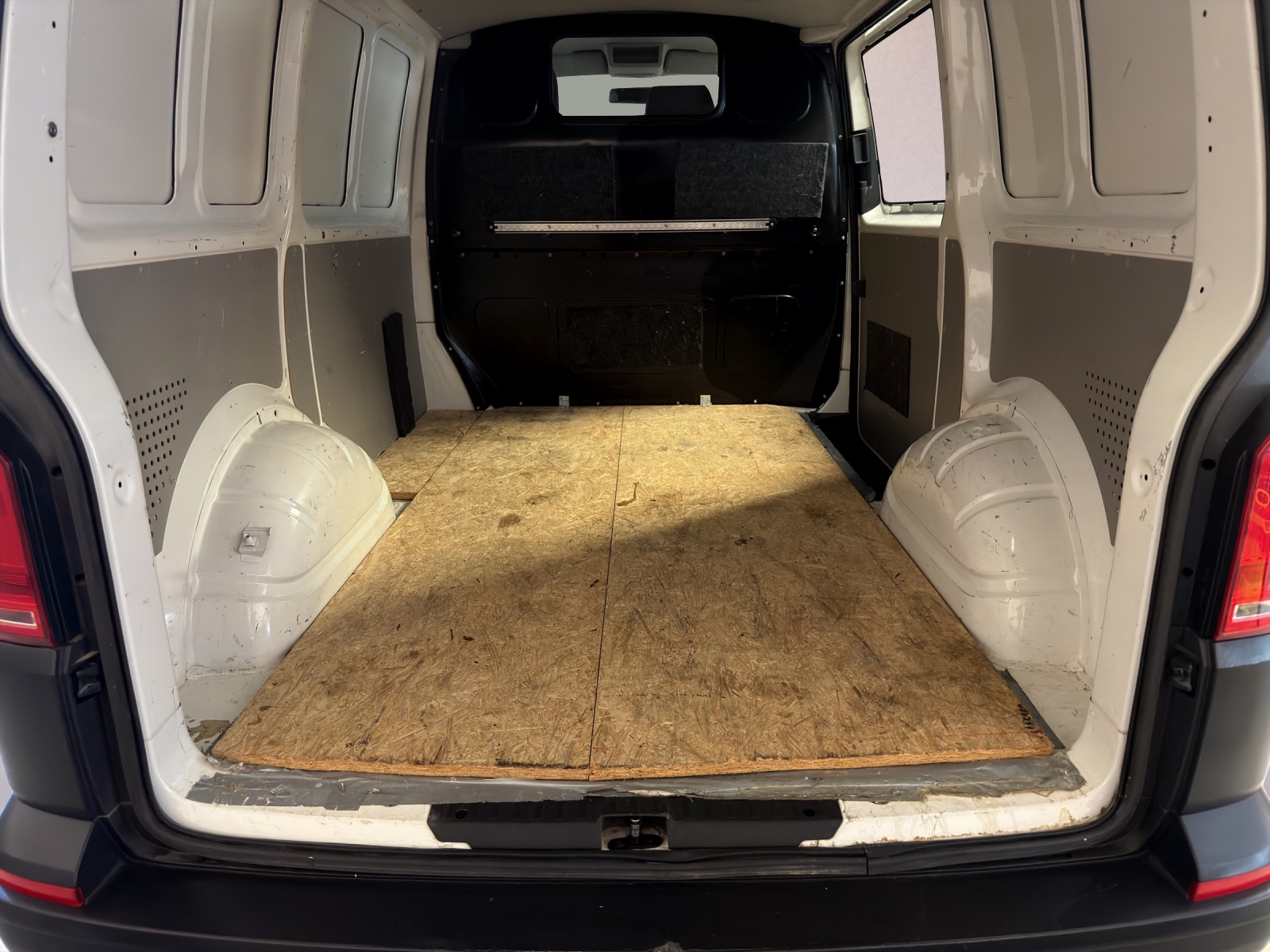 VW VW T6 2.0 TDI Transporter-image-16