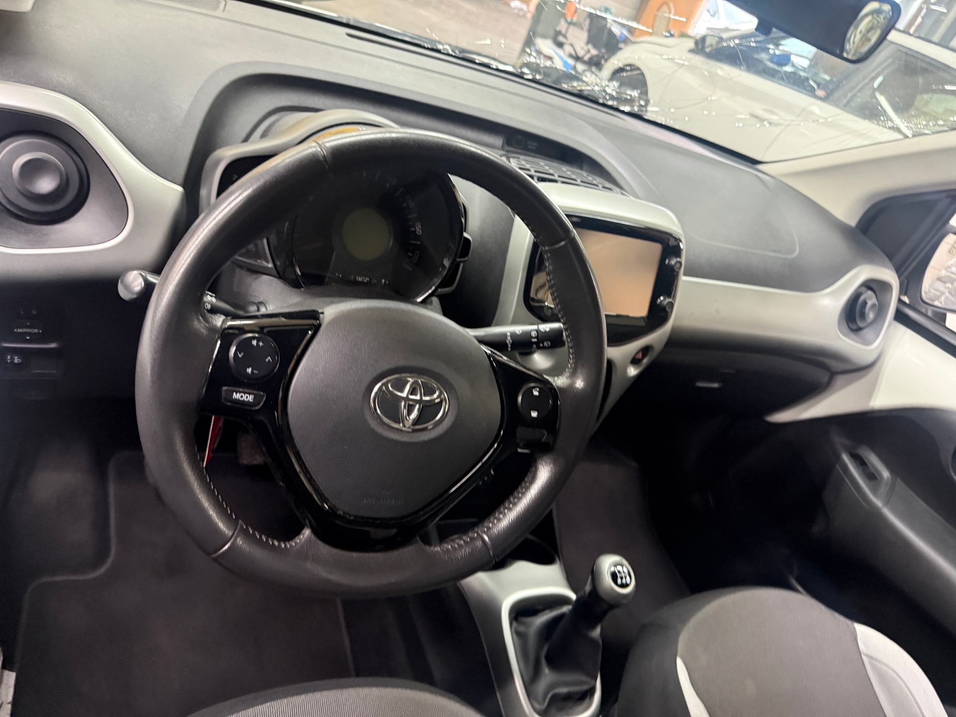 TOYOTA Aygo 1.0 VVT-i x-play-image-3