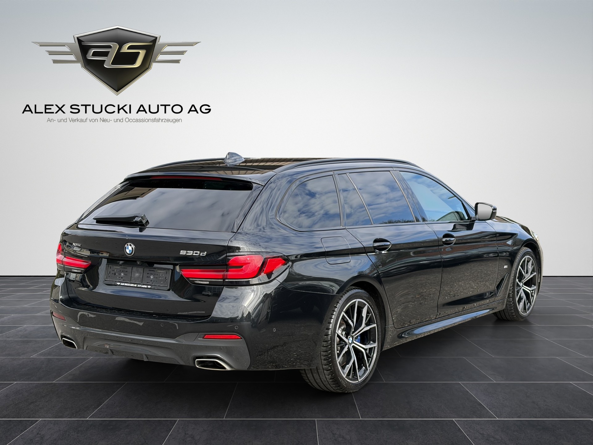 BMW 530d xDrive 48V Touring M Sport Steptronic-image-6