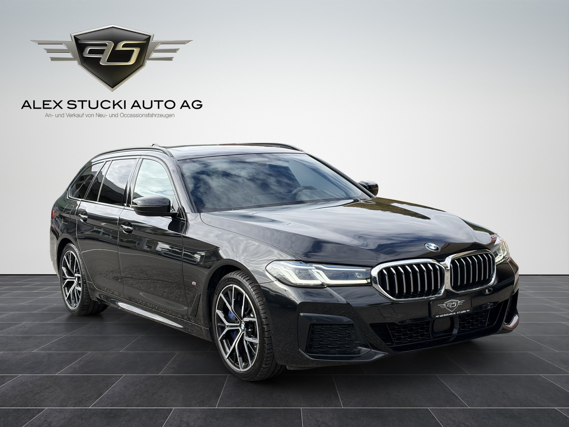 BMW 530d xDrive 48V Touring M Sport Steptronic-image-0
