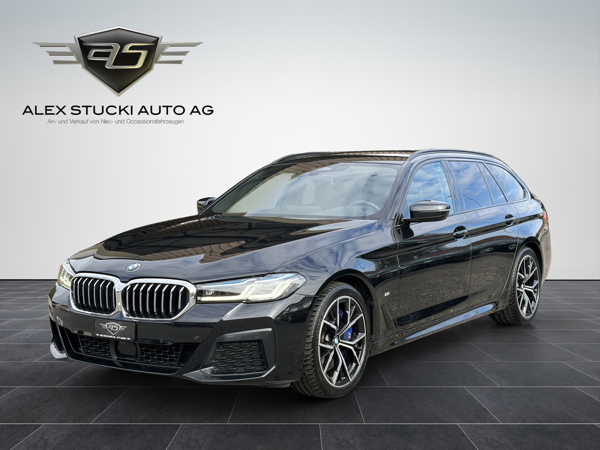 BMW 530d xDrive 48V Touring M Sport Steptronic-image-2