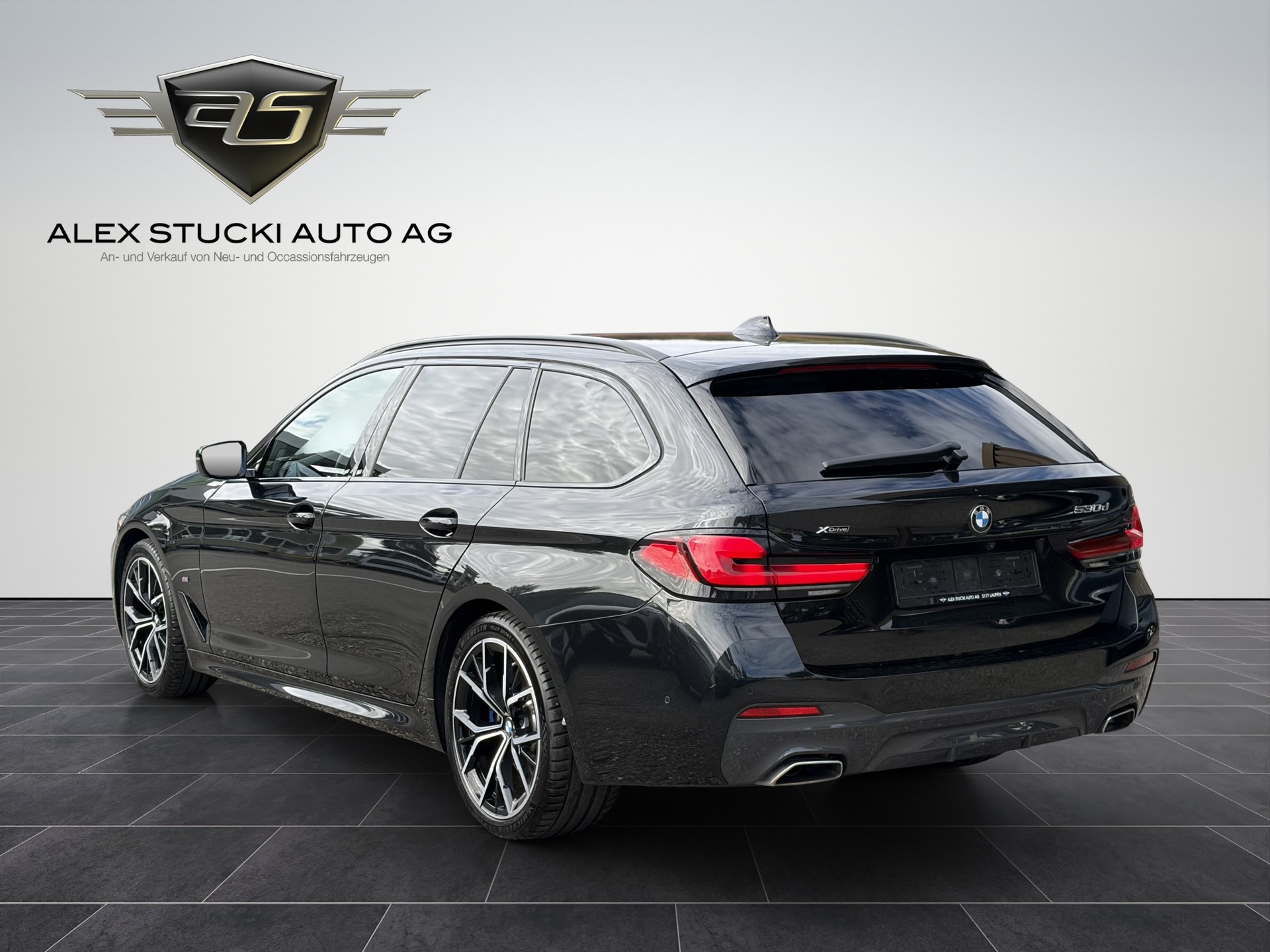 BMW 530d xDrive 48V Touring M Sport Steptronic-image-4