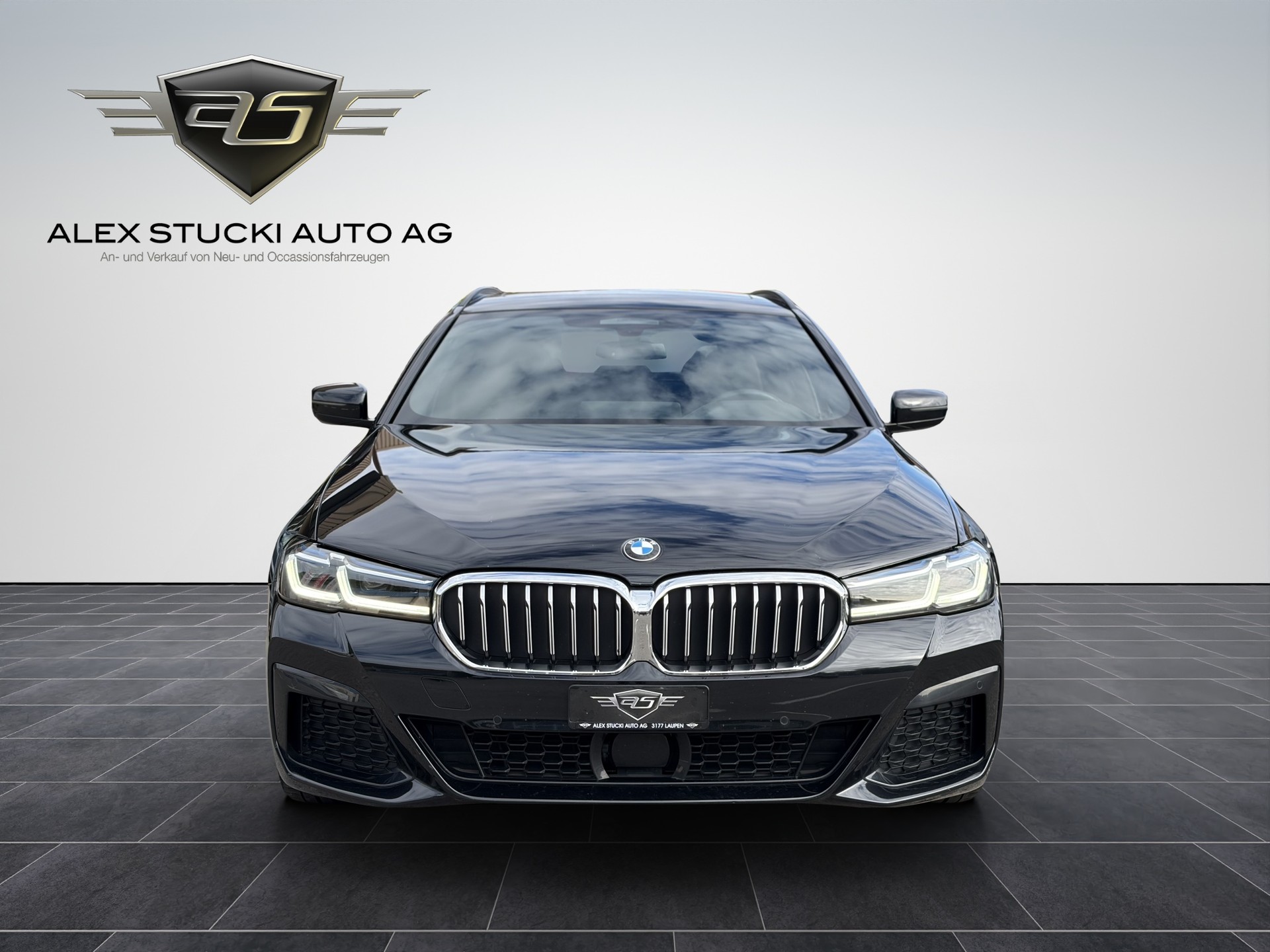 BMW 530d xDrive 48V Touring M Sport Steptronic-image-1