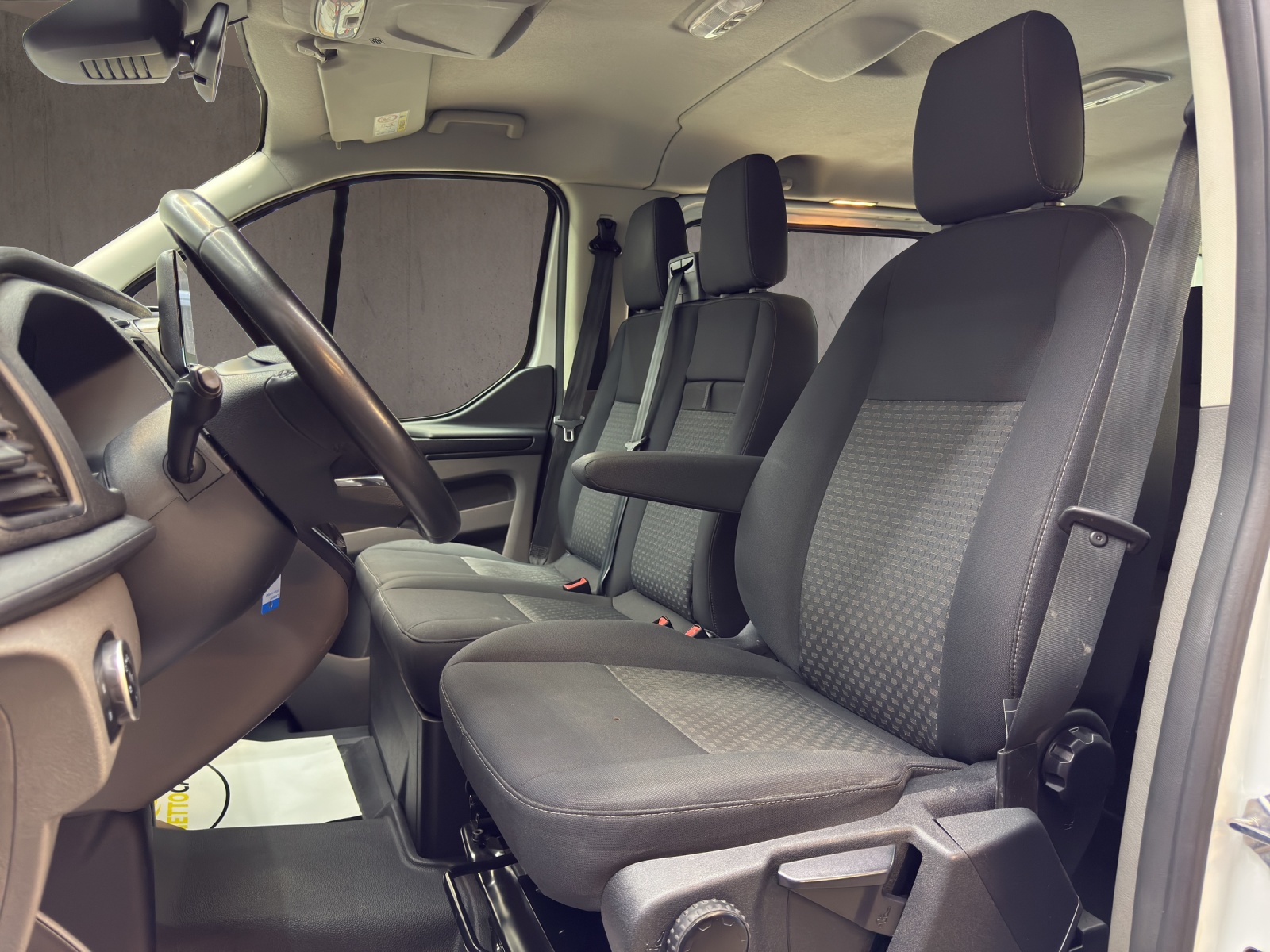 FORD Transit Custom 320 L1H1 Trend A-image-5