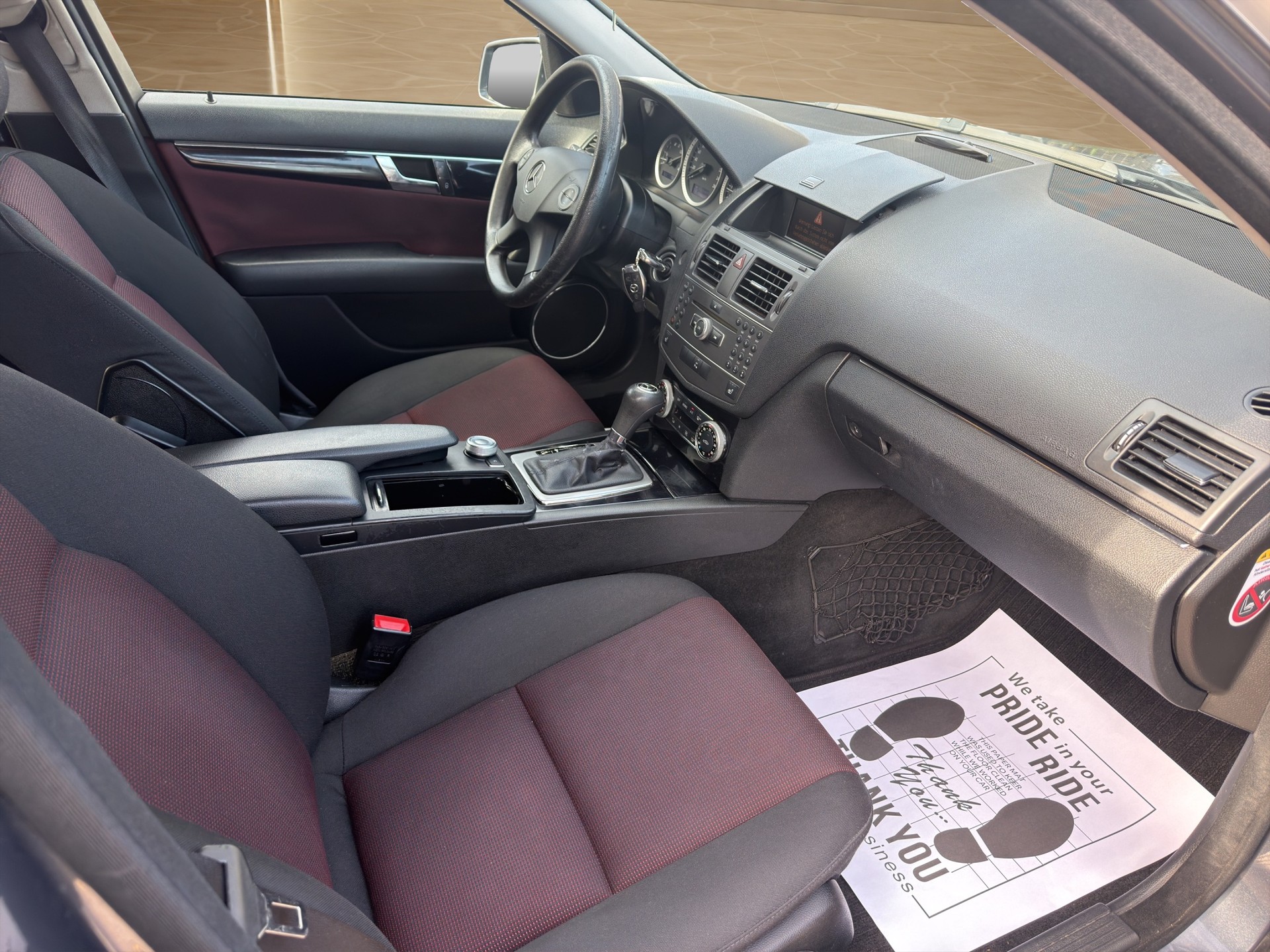 MERCEDES-BENZ C 180 CGI BlueEfficiency Avantgarde Automatic-image-10