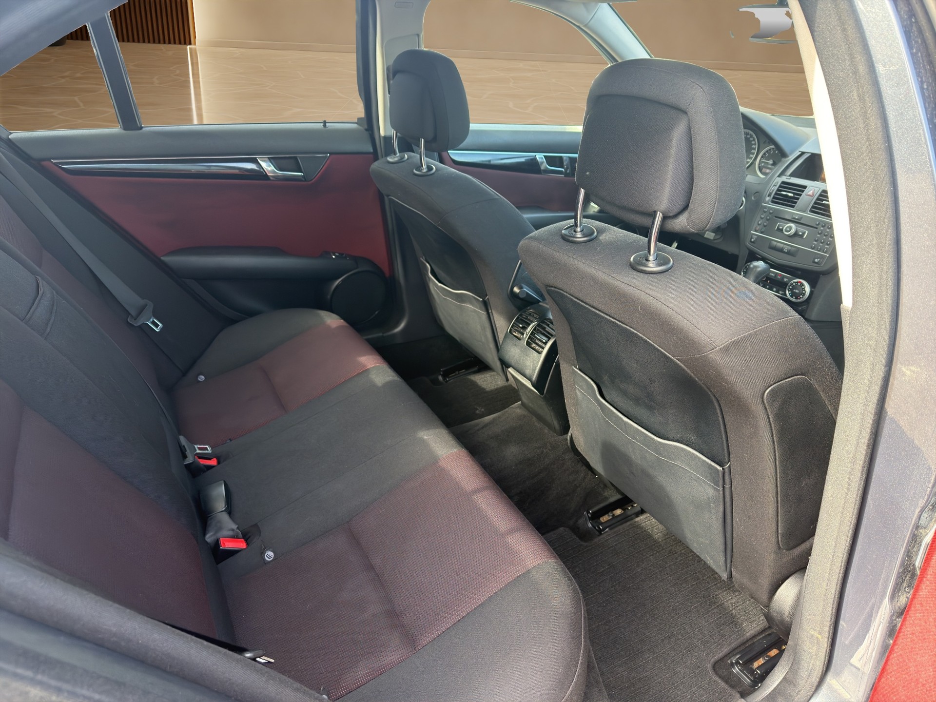 MERCEDES-BENZ C 180 CGI BlueEfficiency Avantgarde Automatic-image-12
