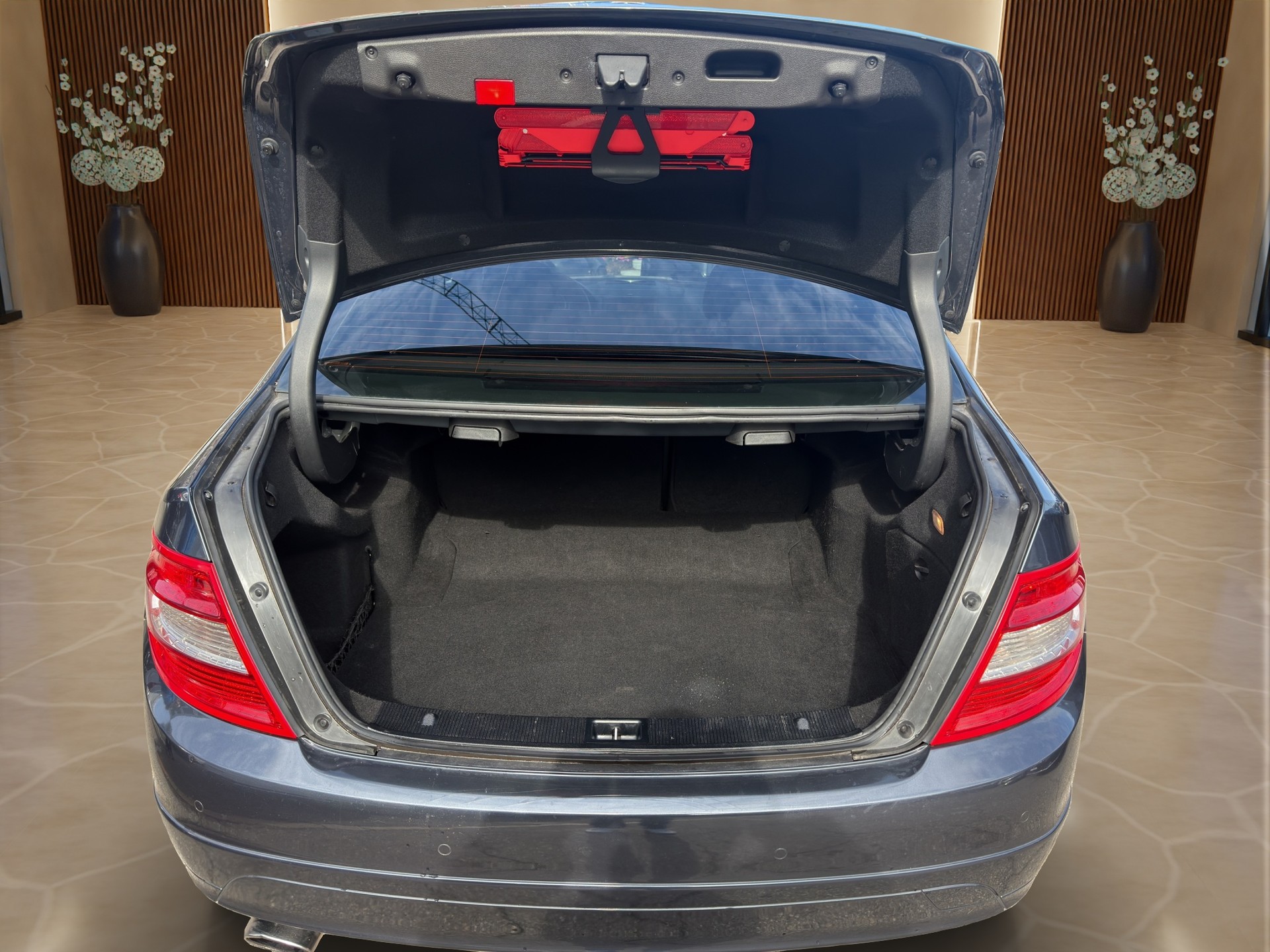 MERCEDES-BENZ C 180 CGI BlueEfficiency Avantgarde Automatic-image-13