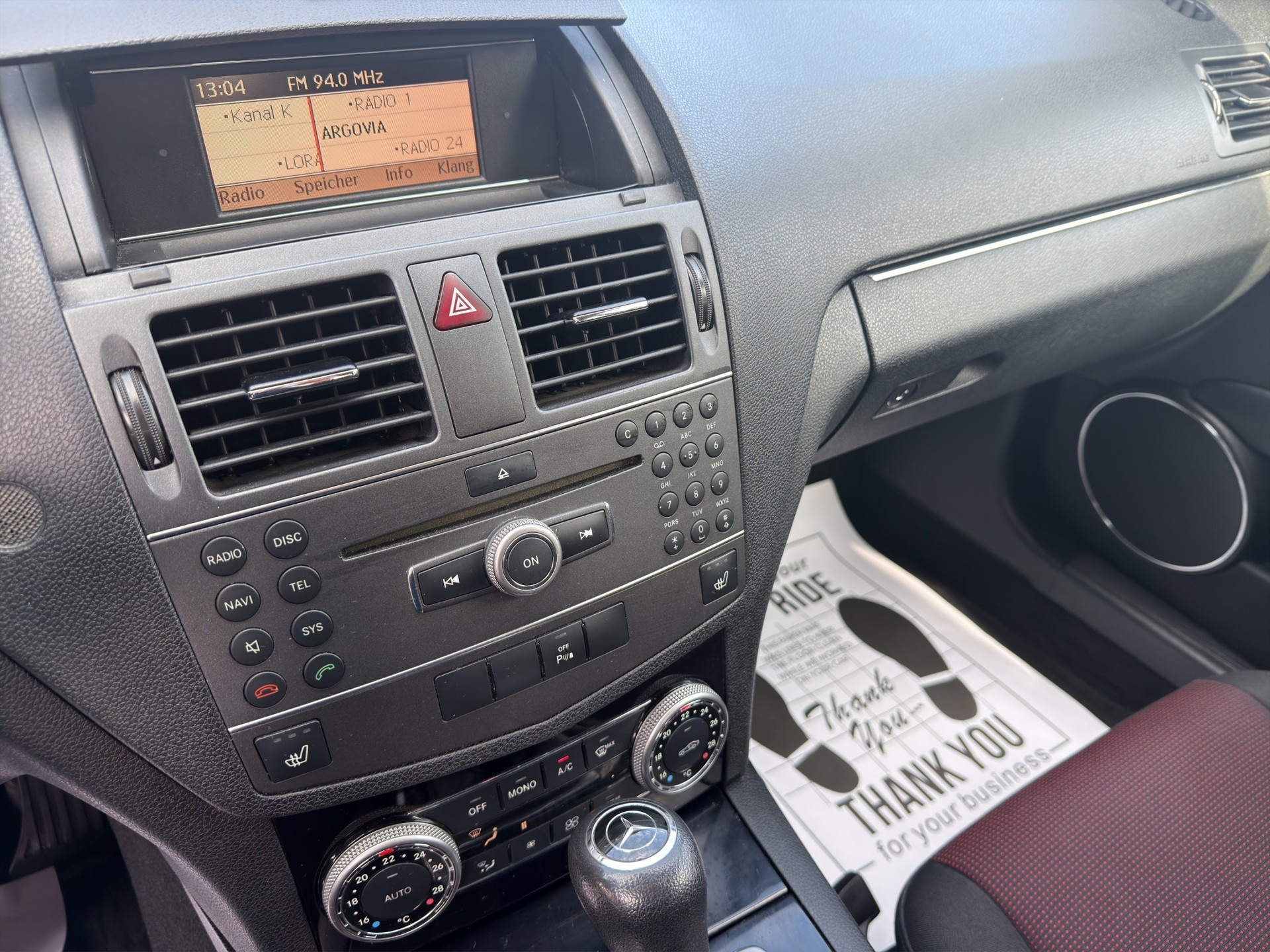 MERCEDES-BENZ C 180 CGI BlueEfficiency Avantgarde Automatic-image-9