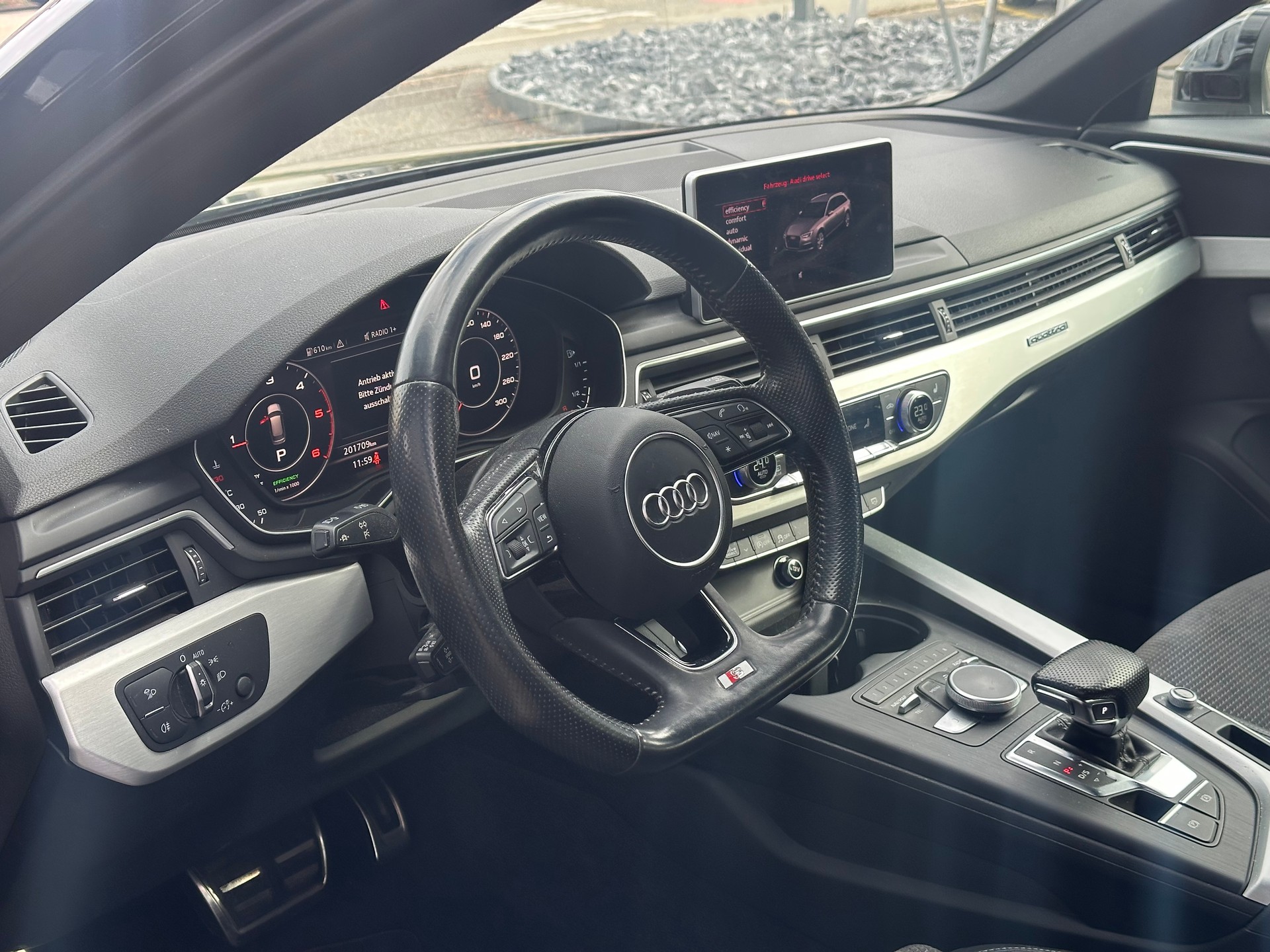 AUDI A4 Avant 2.0 TDI Sport quattro S-tronic-image-5