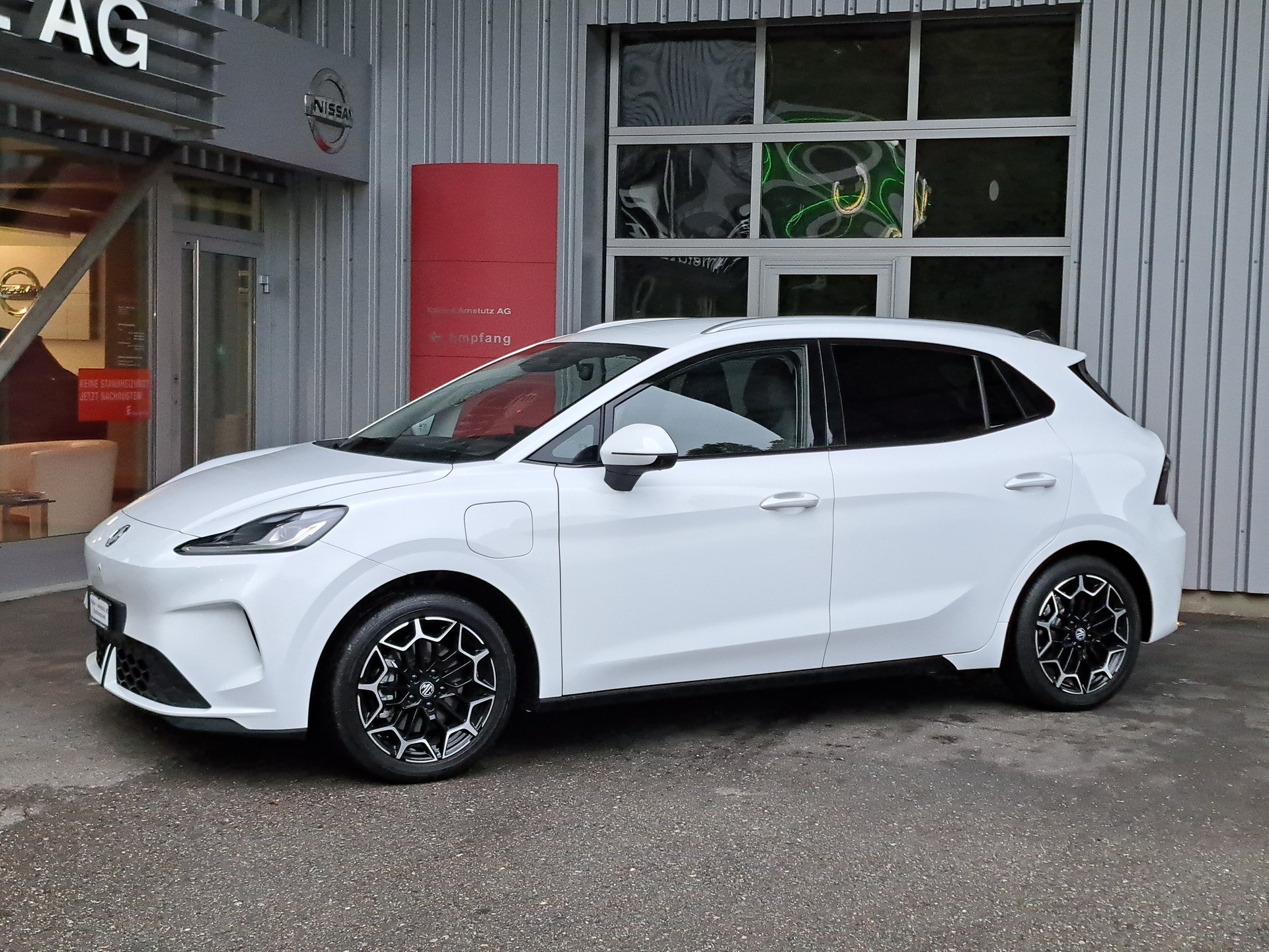 MG 4 EV Urban 54kWh Premium-image-1