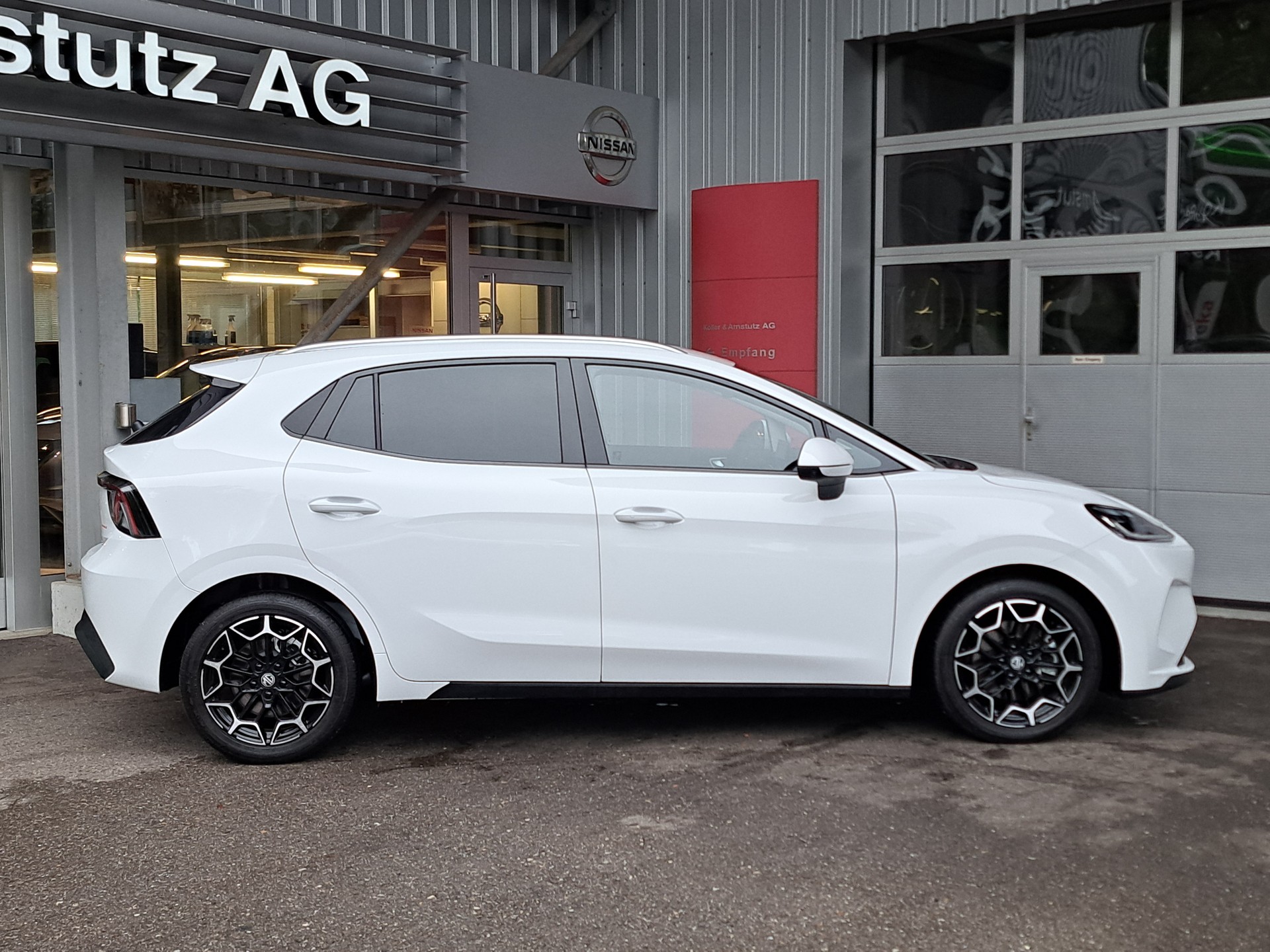 MG 4 EV Urban 54kWh Premium-image-6